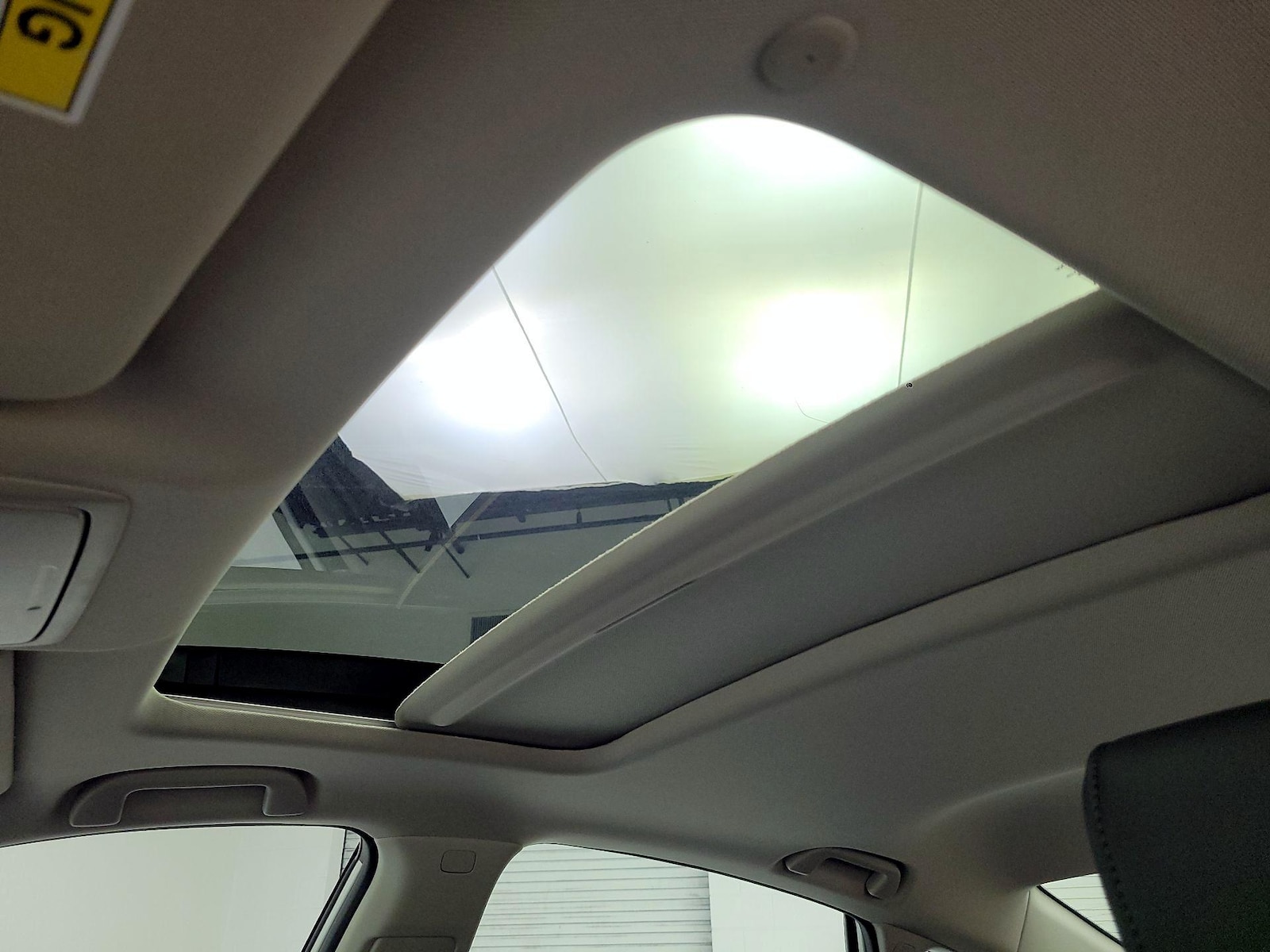 Sunroof(s) & Overhead Airbags
