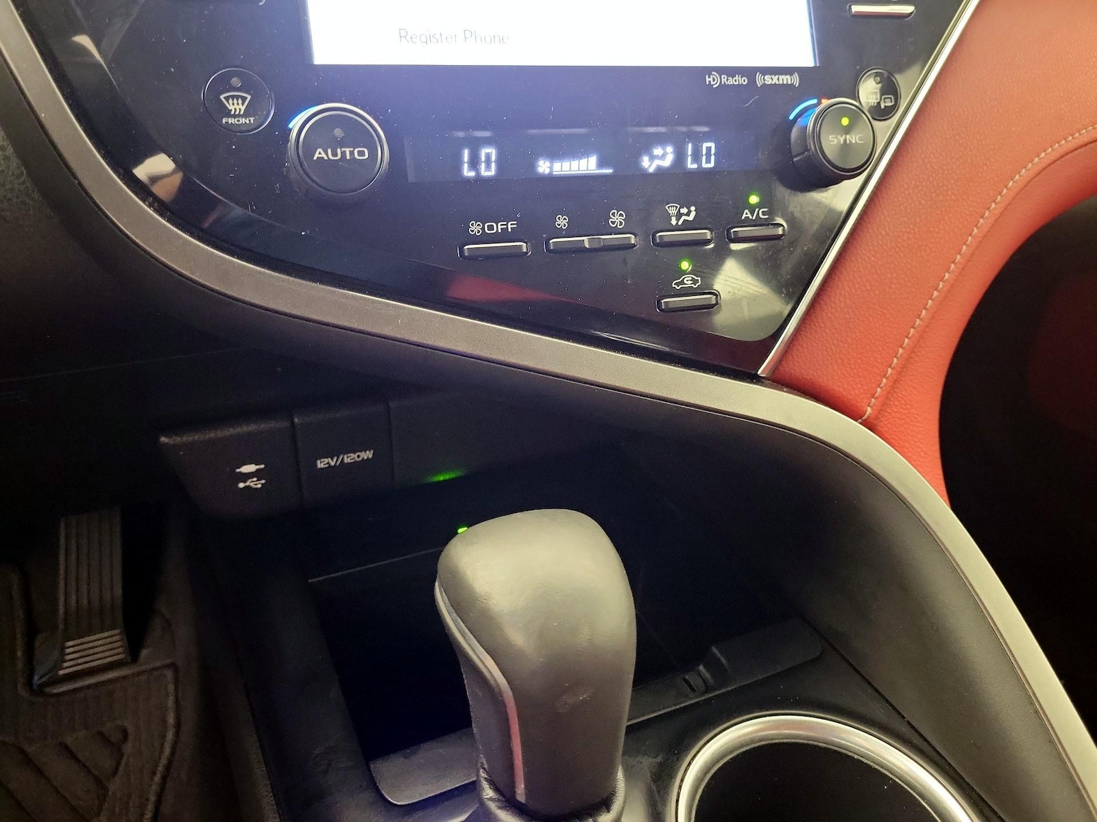 2018 Toyota Camry XSE - Photo 17