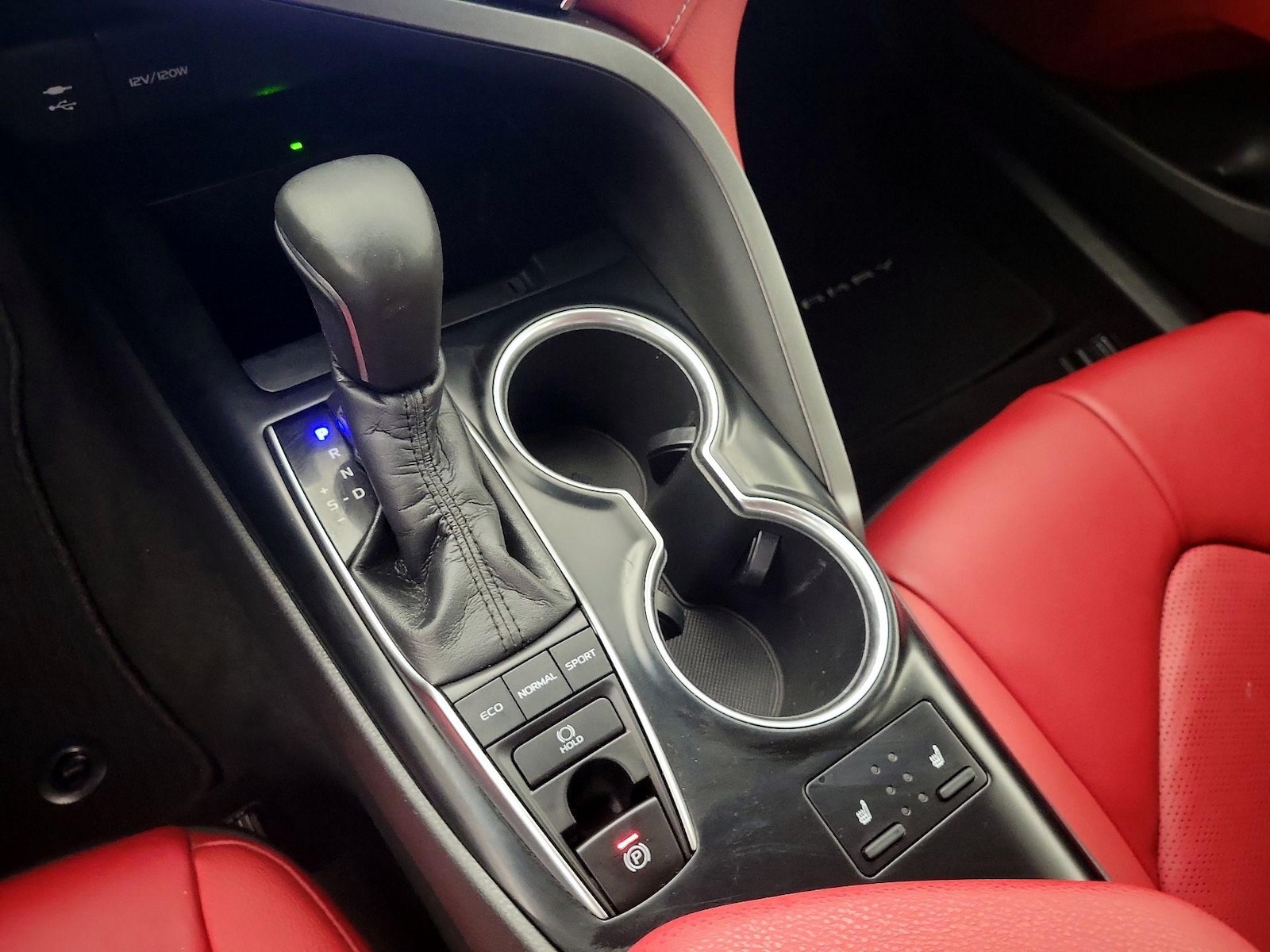 2018 Toyota Camry XSE - Photo 18