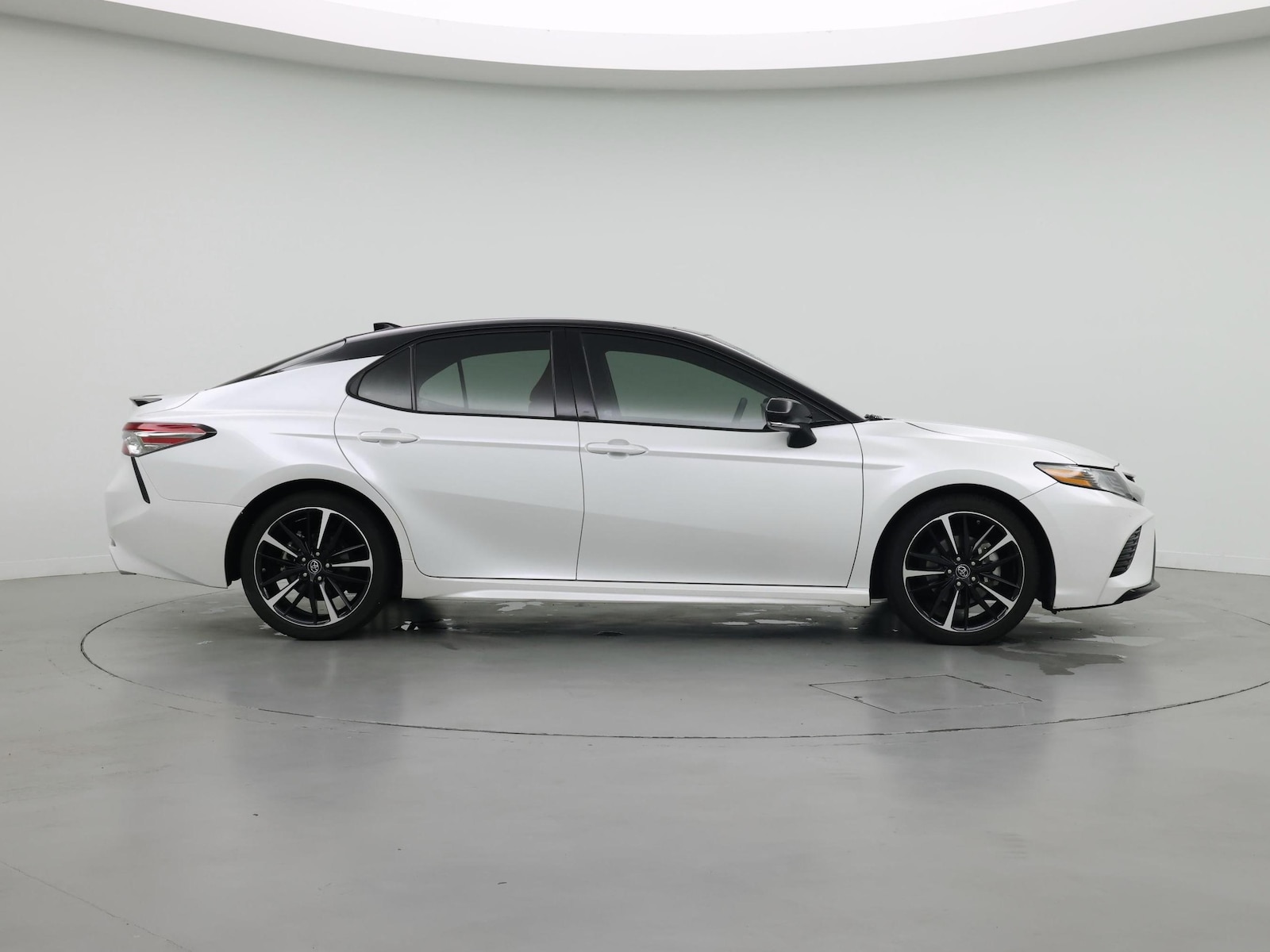 2018 Toyota Camry XSE - Photo 8