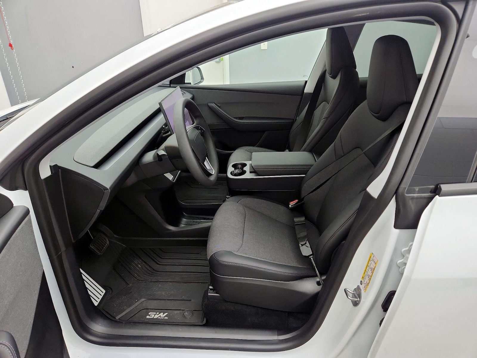 2026 Tesla Model Y Standard - Photo 12