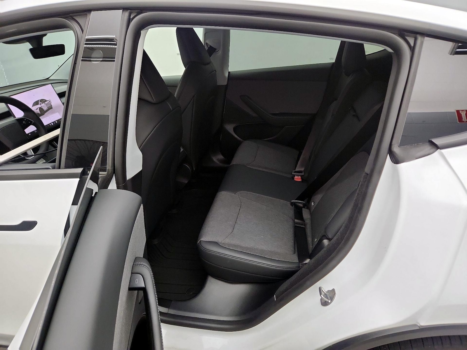2026 Tesla Model Y Standard - Photo 20