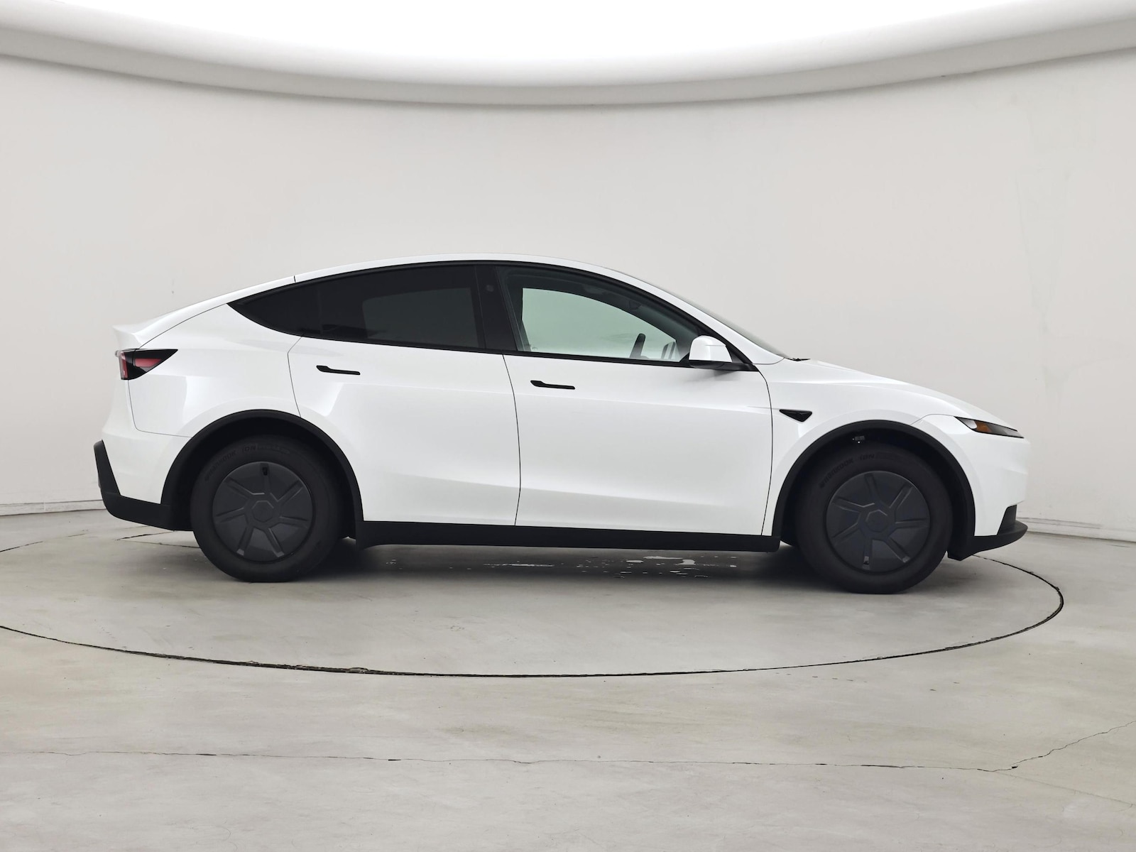 2026 Tesla Model Y Standard - Photo 8