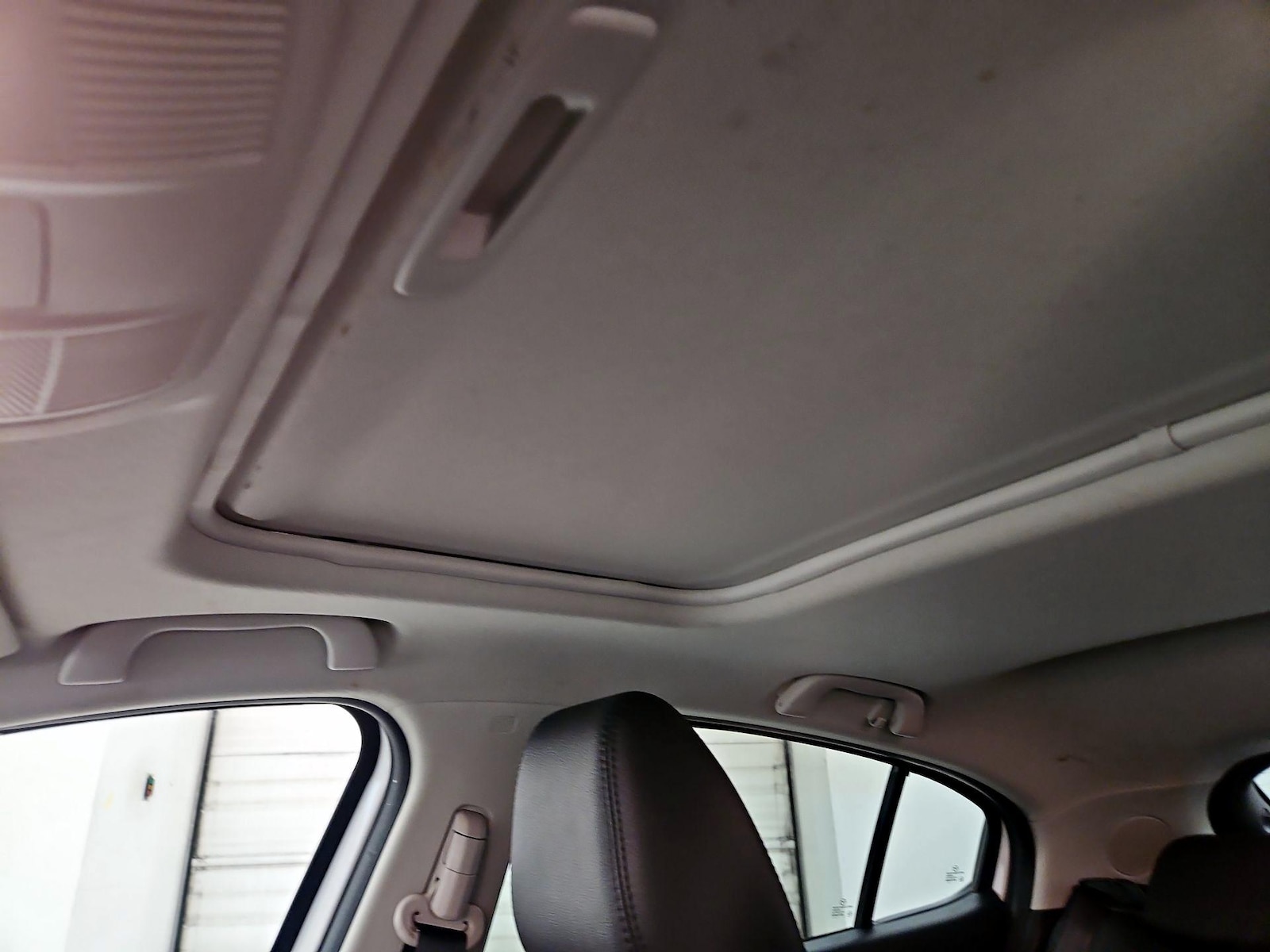 Sunroof(s) & Overhead Airbags
