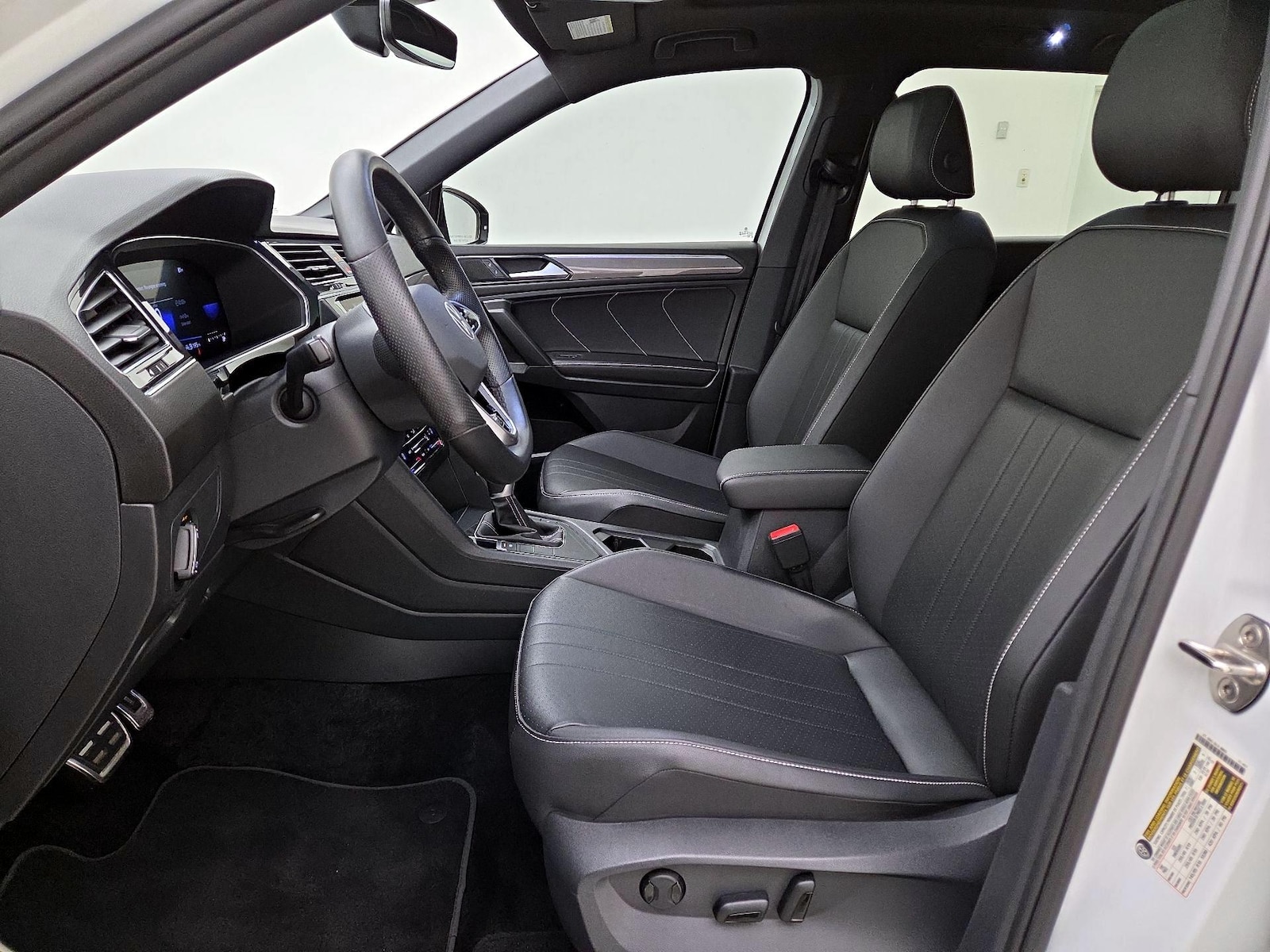 2023 Volkswagen Tiguan SE R-LINE BLACK - Photo 12