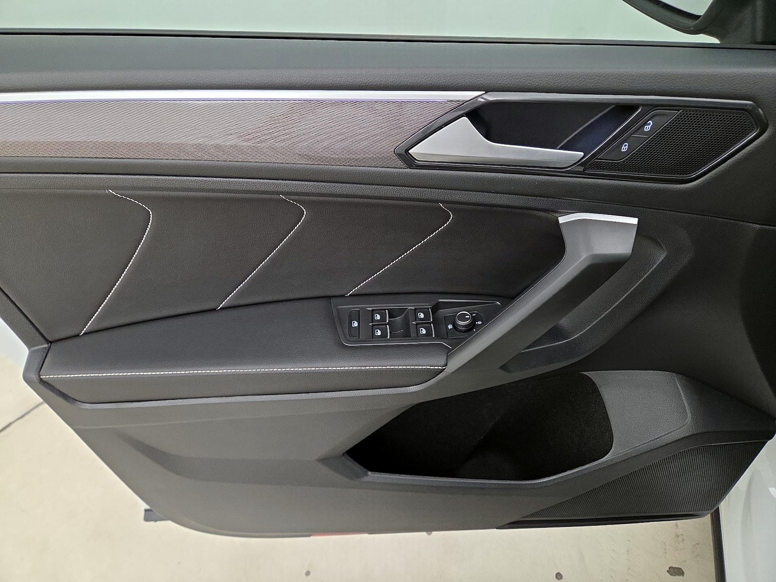 2023 Volkswagen Tiguan SE R-LINE BLACK - Photo 13