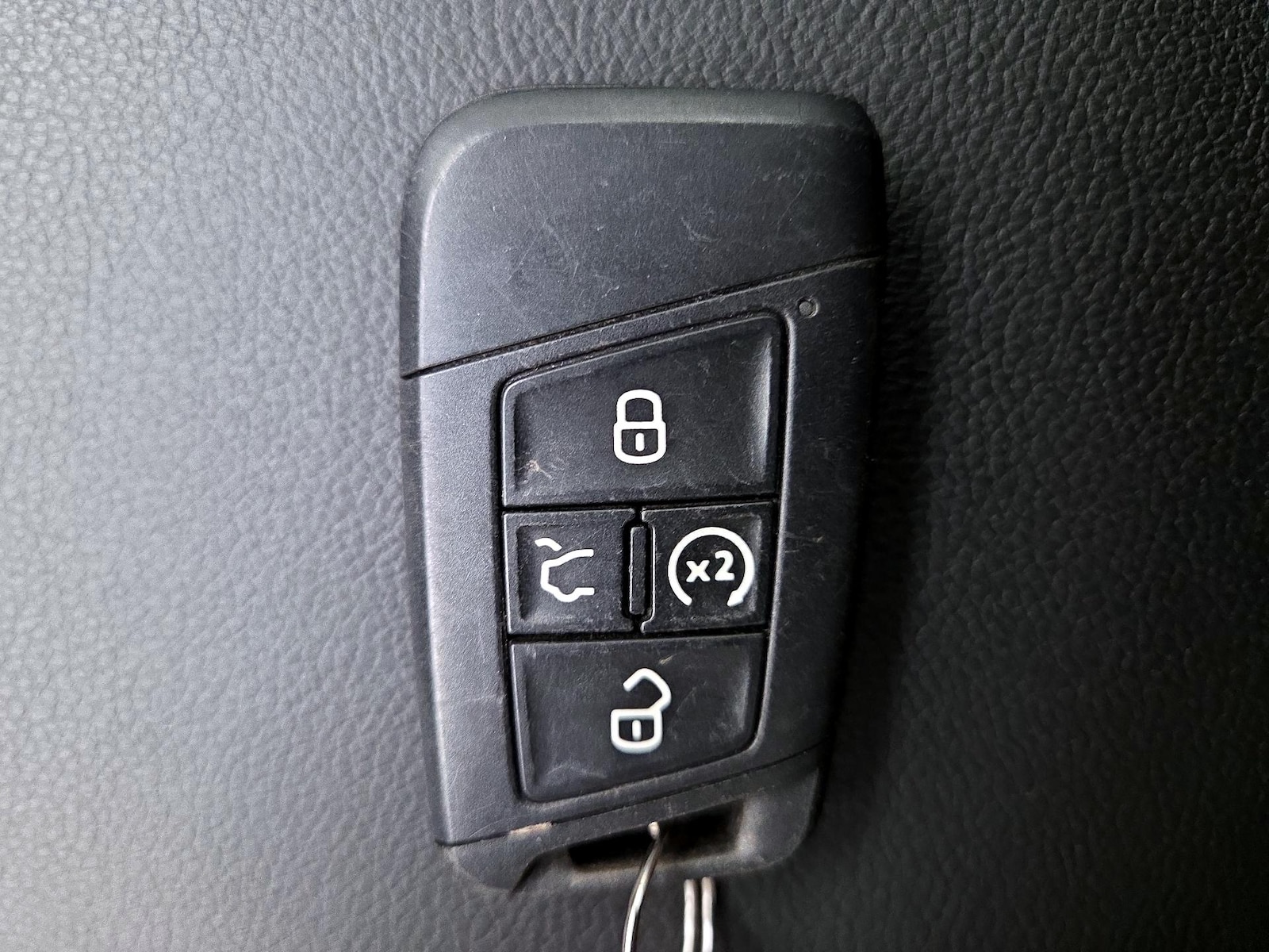 2023 Volkswagen Tiguan SE R-LINE BLACK - Photo 26
