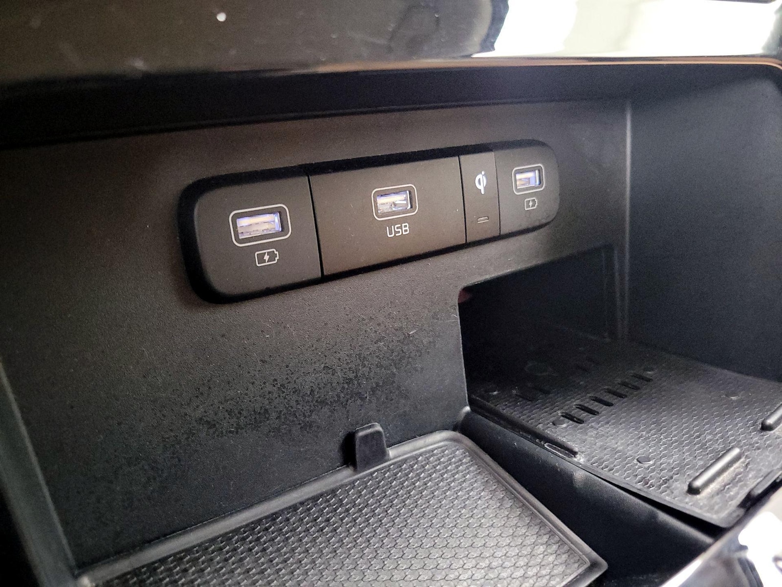 2024 Kia Carnival EX - Photo 20