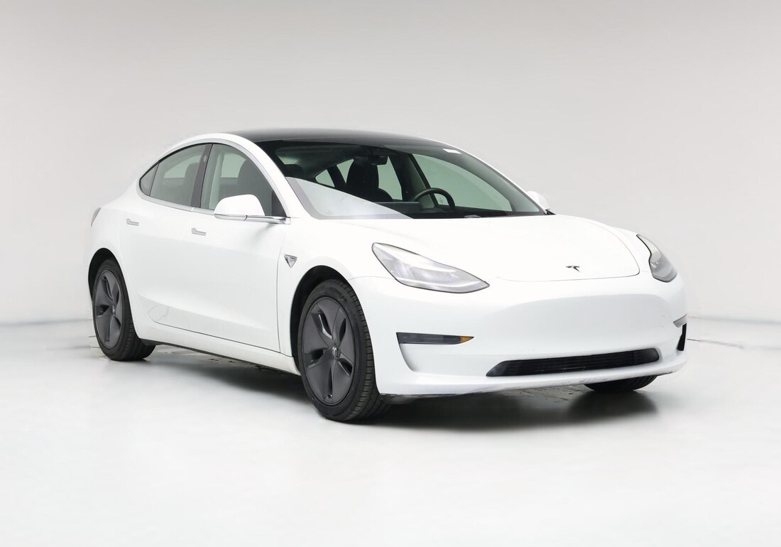 2020 Tesla Model 3 Standard Range Plus in White — CarMax photo