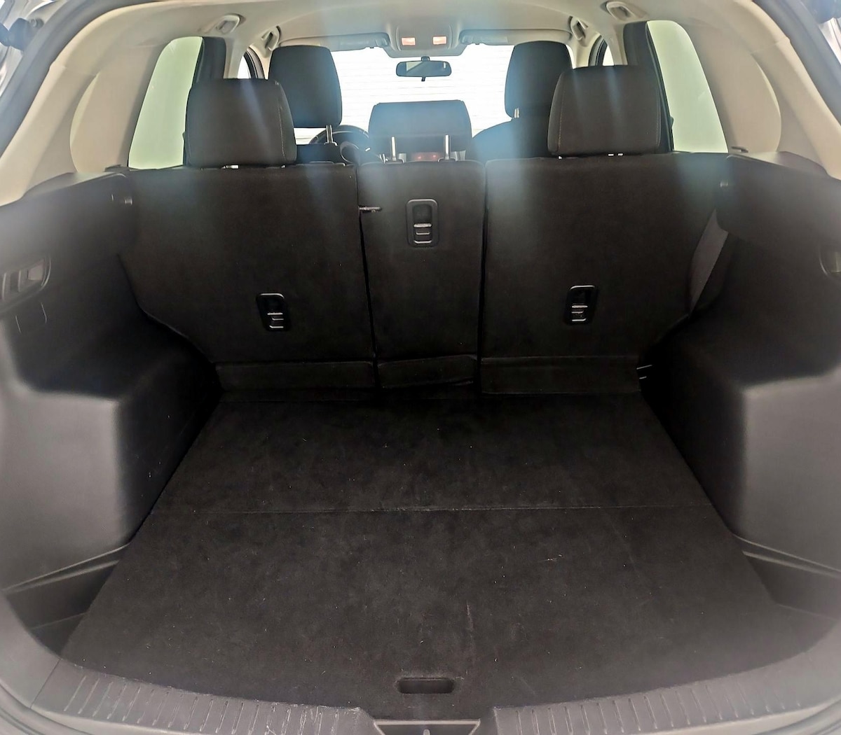 Trunk/Cargo (Seats Up)