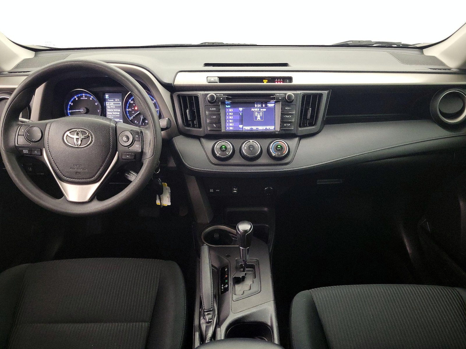 2018 Toyota RAV4 LE - Photo 10