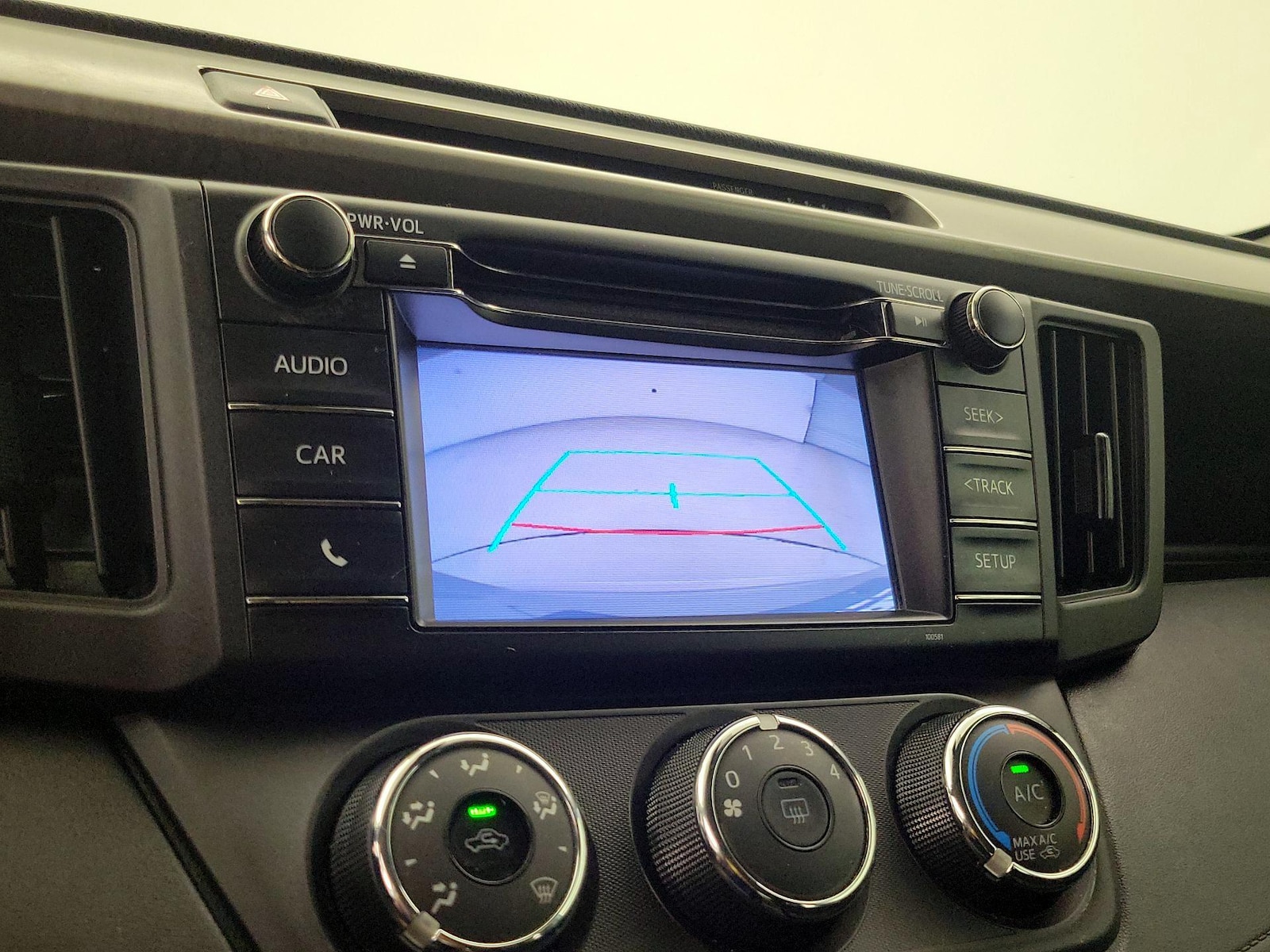 2018 Toyota RAV4 LE - Photo 15