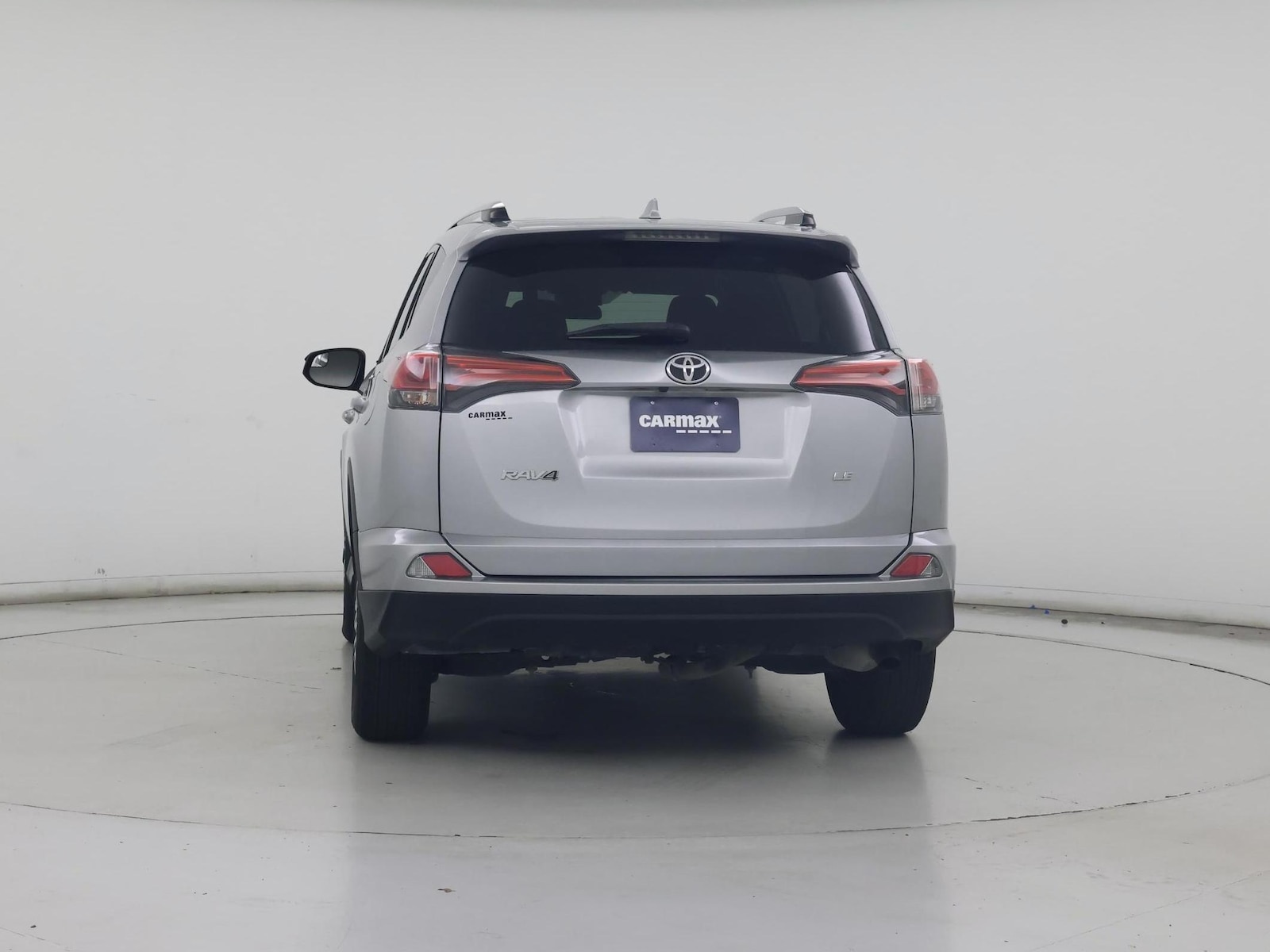2018 Toyota RAV4 LE - Photo 7