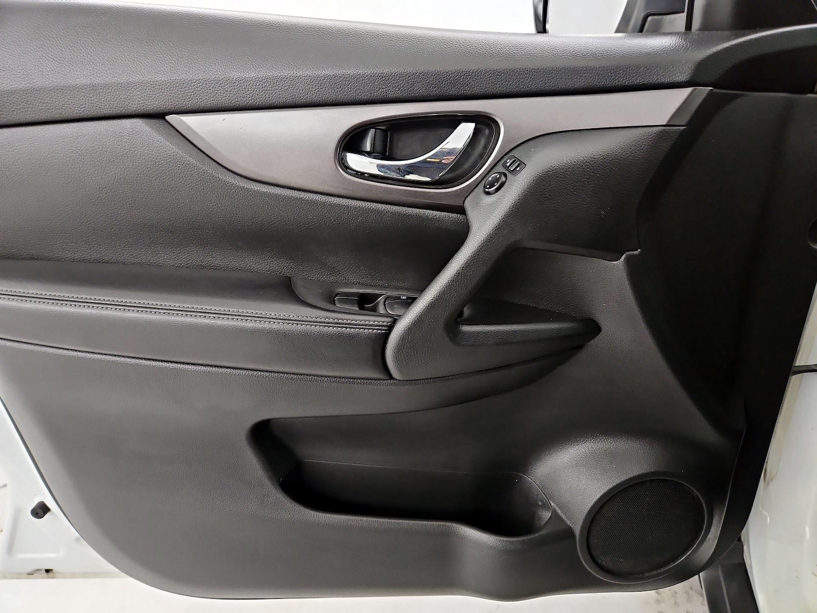 2016 Nissan Rogue S - Photo 13
