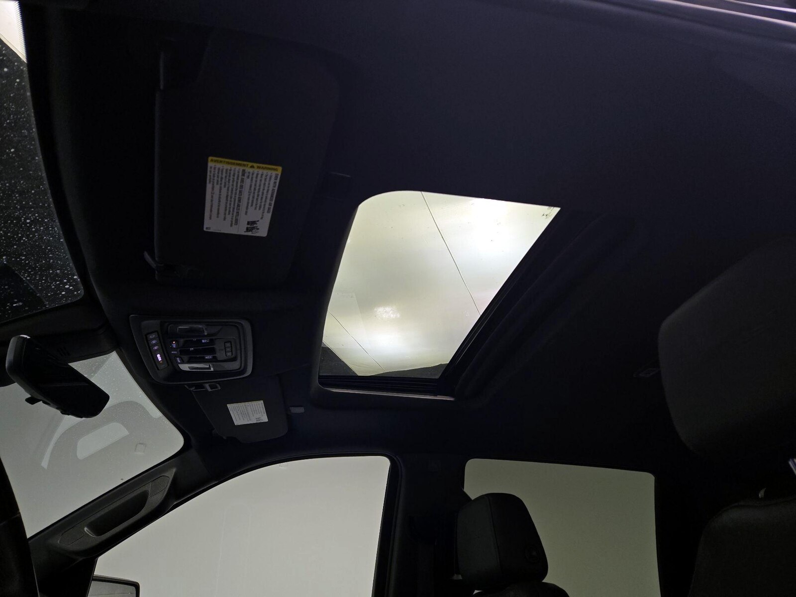 Sunroof(s) & Overhead Airbags