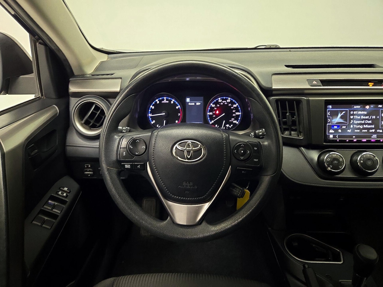 2017 Toyota RAV4 LE - Photo 11