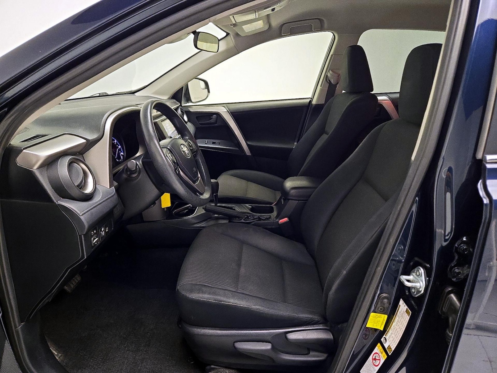 2017 Toyota RAV4 LE - Photo 12