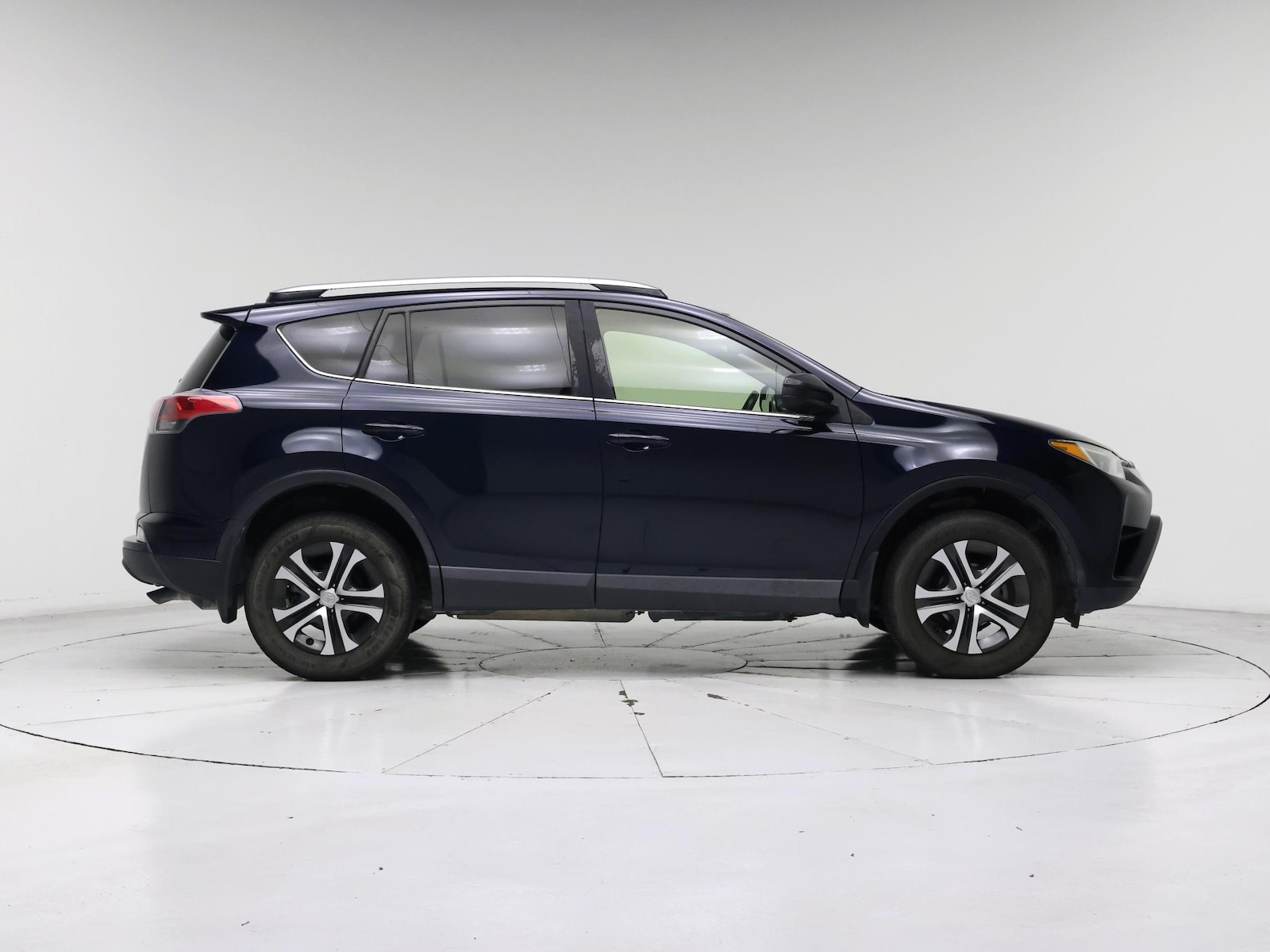 2017 Toyota RAV4 LE - Photo 8