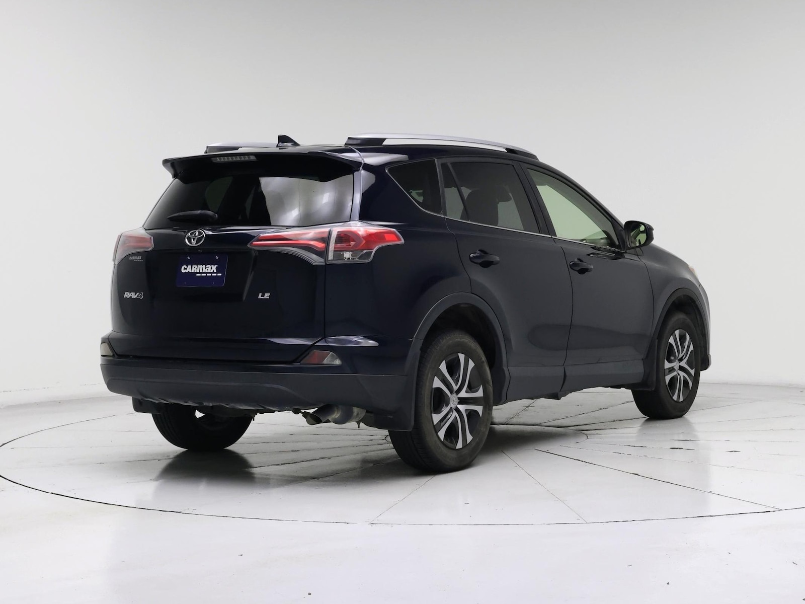2017 Toyota RAV4 LE - Photo 9