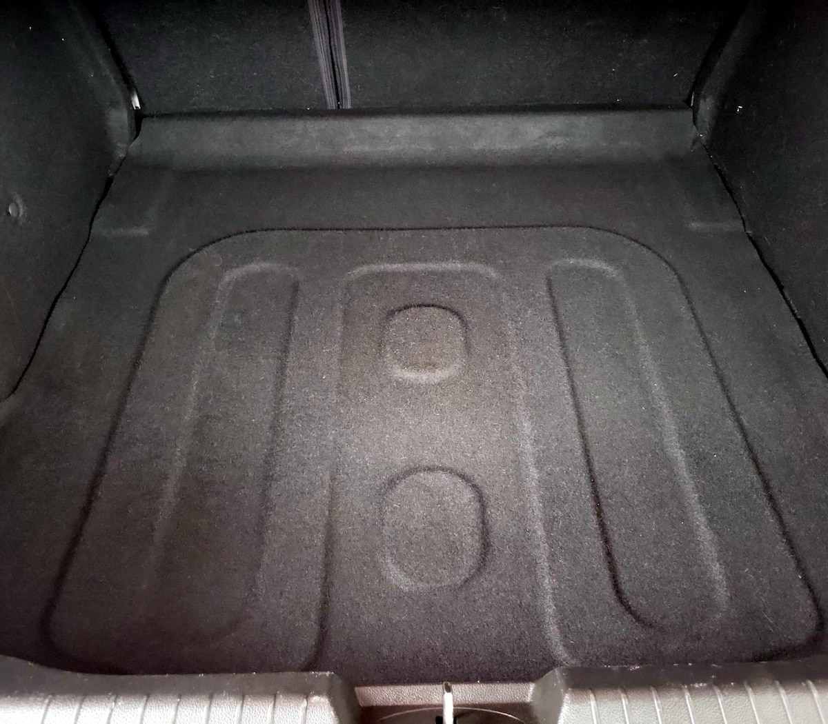 Trunk/Cargo (Seats Up)