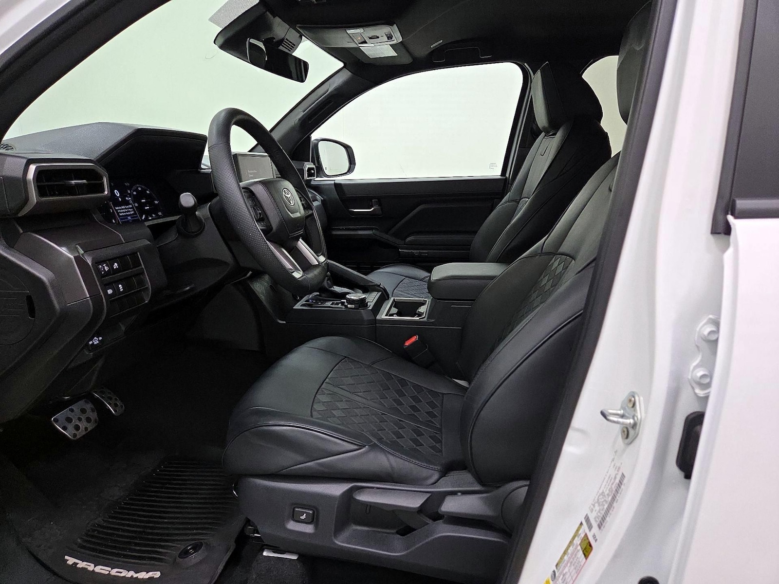 Side Airbags & Leatherette Seats