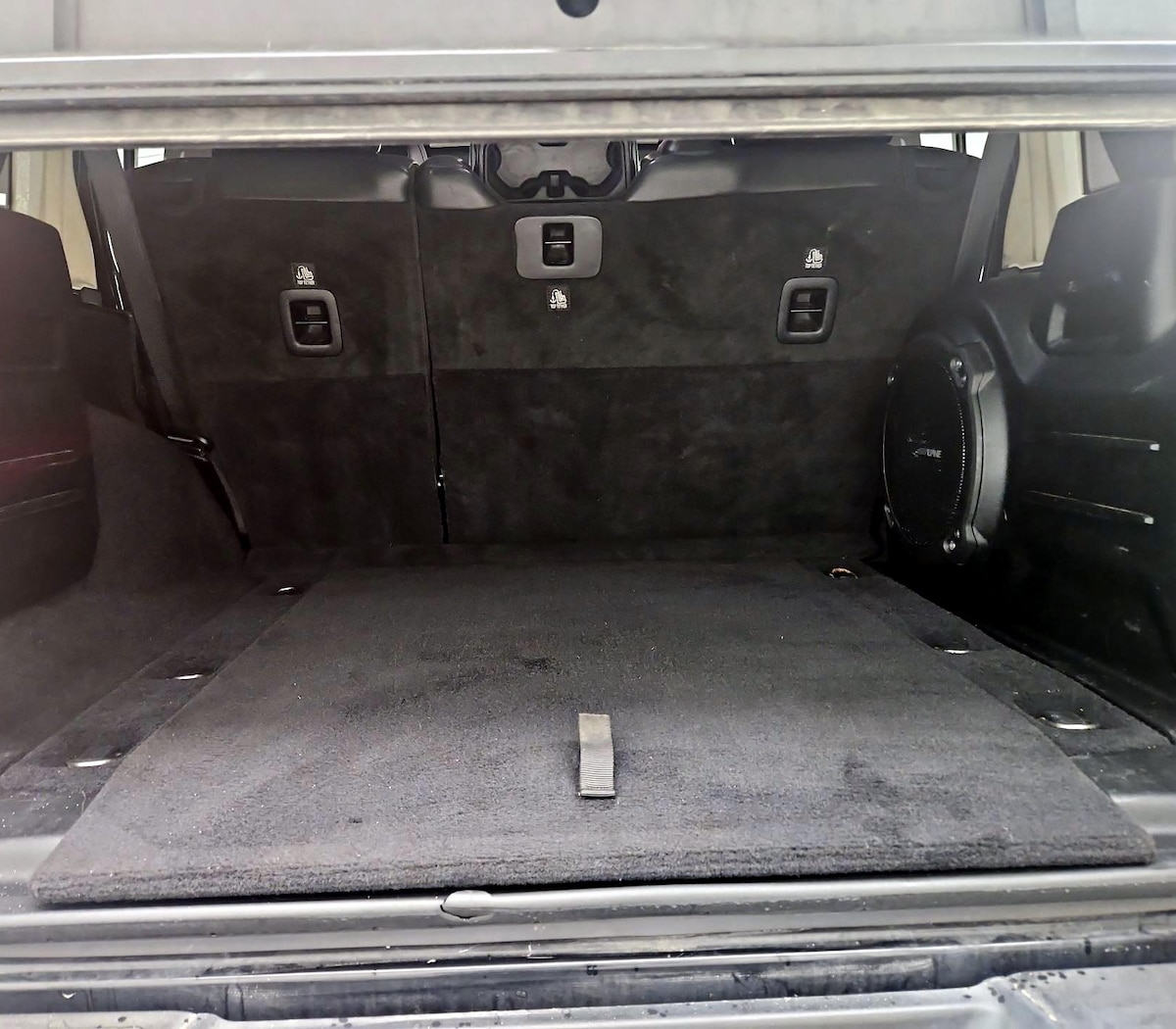 Trunk/Cargo (Seats Up)