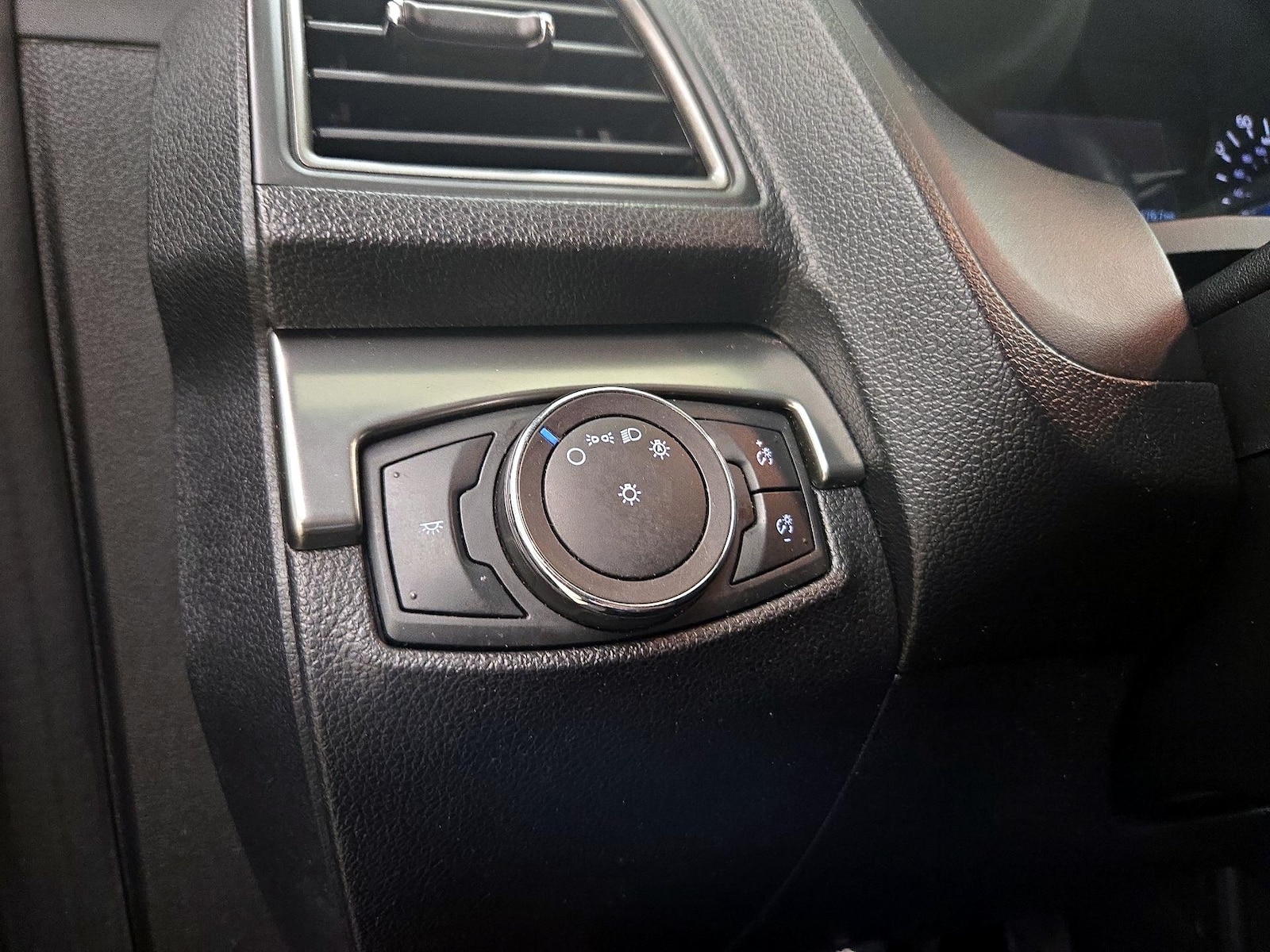 2019 Ford Explorer XLT - Photo 14
