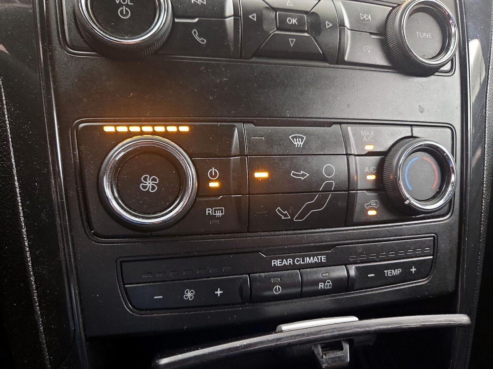 2019 Ford Explorer XLT - Photo 17