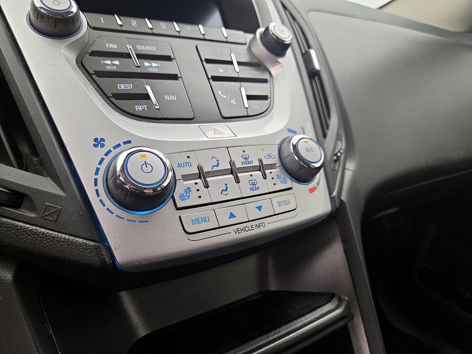 2016 Chevrolet Equinox LT - Photo 16