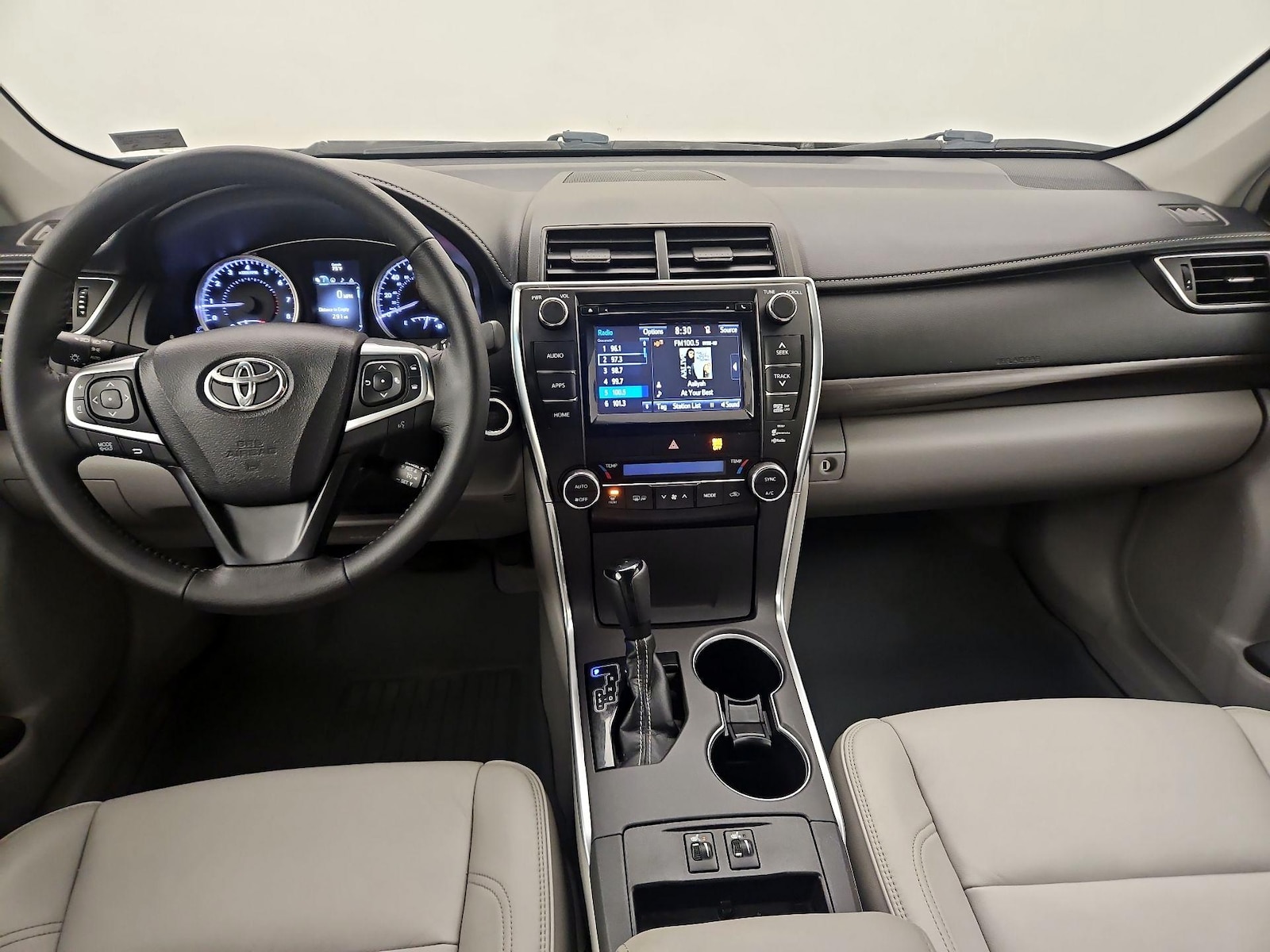 2015 Toyota Camry XLE - Photo 10