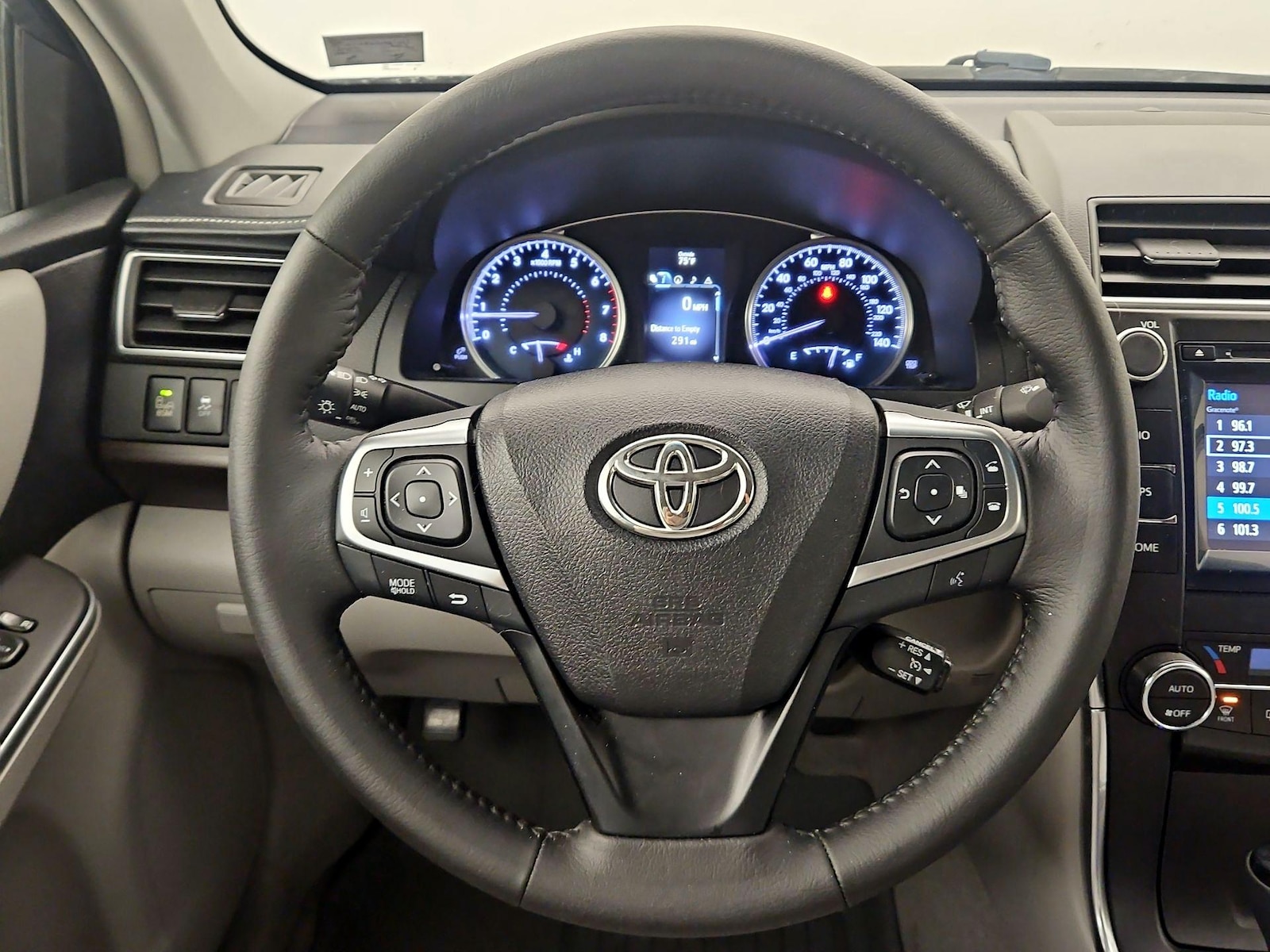 2015 Toyota Camry XLE - Photo 11