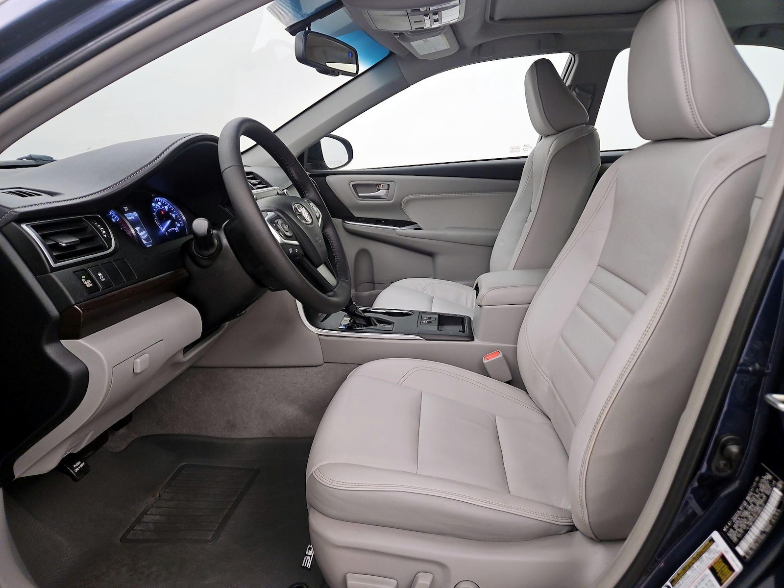 2015 Toyota Camry XLE - Photo 12