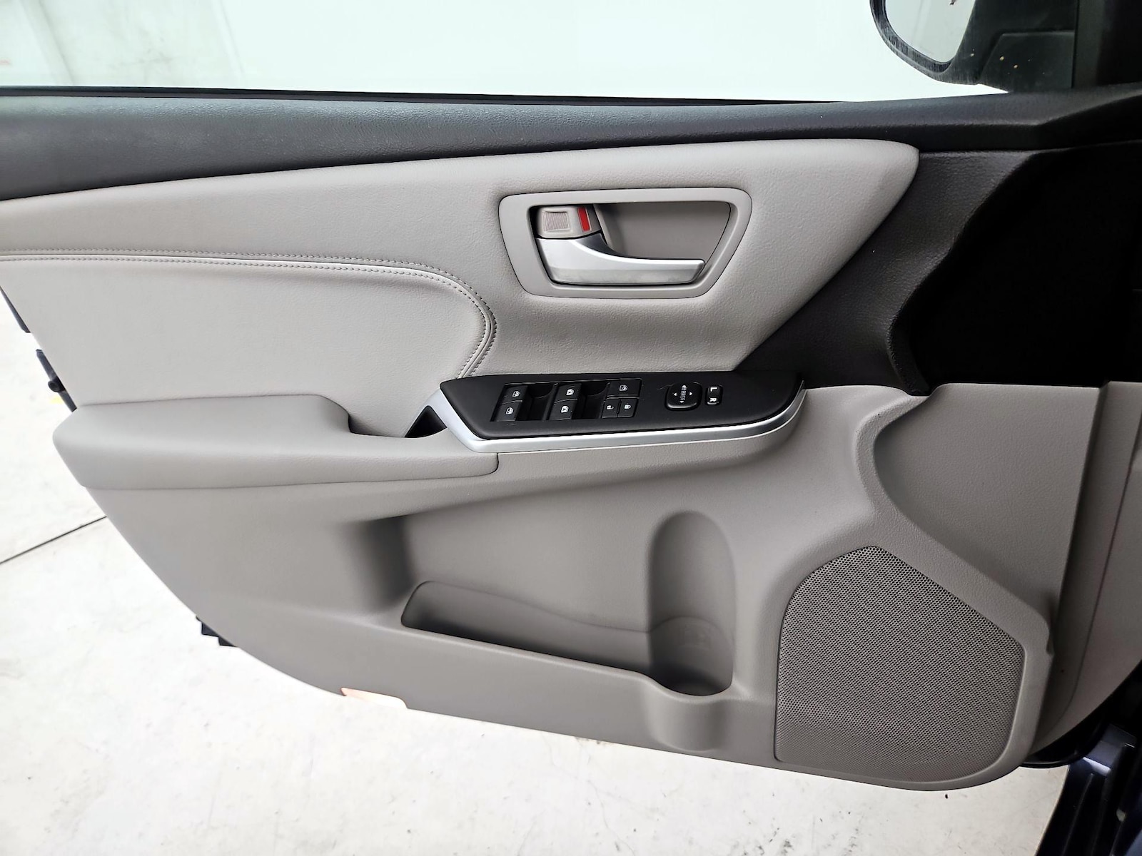 2015 Toyota Camry XLE - Photo 13