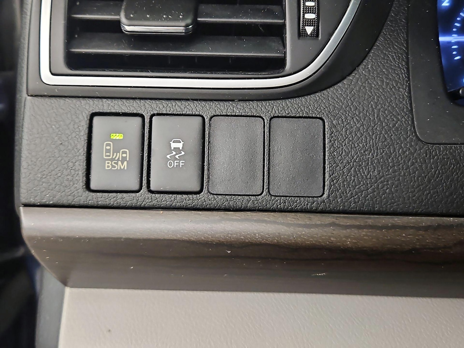 2015 Toyota Camry XLE - Photo 14