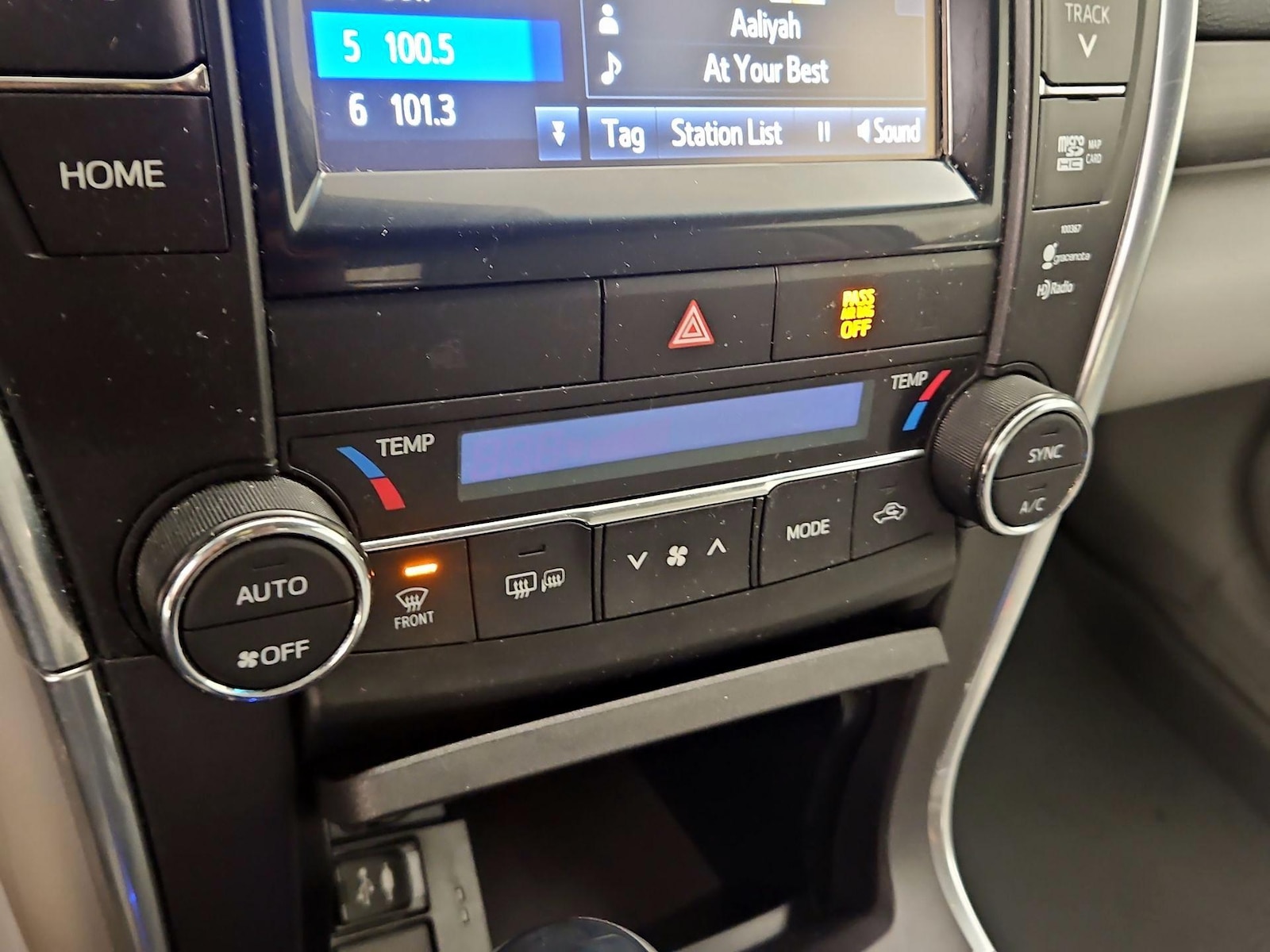 2015 Toyota Camry XLE - Photo 17
