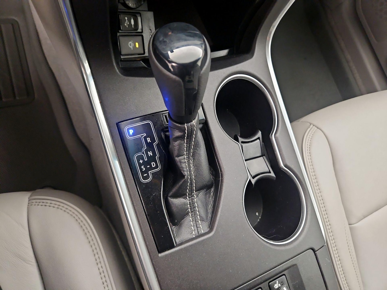 2015 Toyota Camry XLE - Photo 18