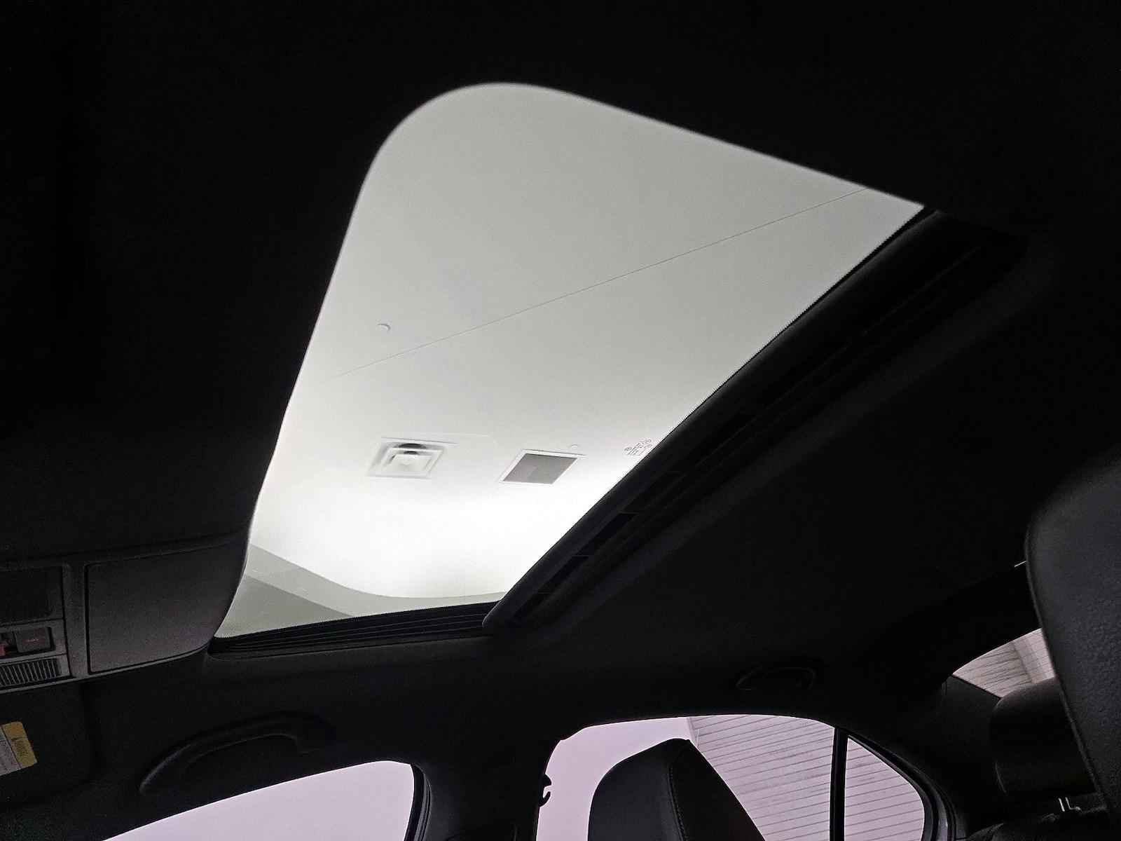 Sunroof(s) & Overhead Airbags