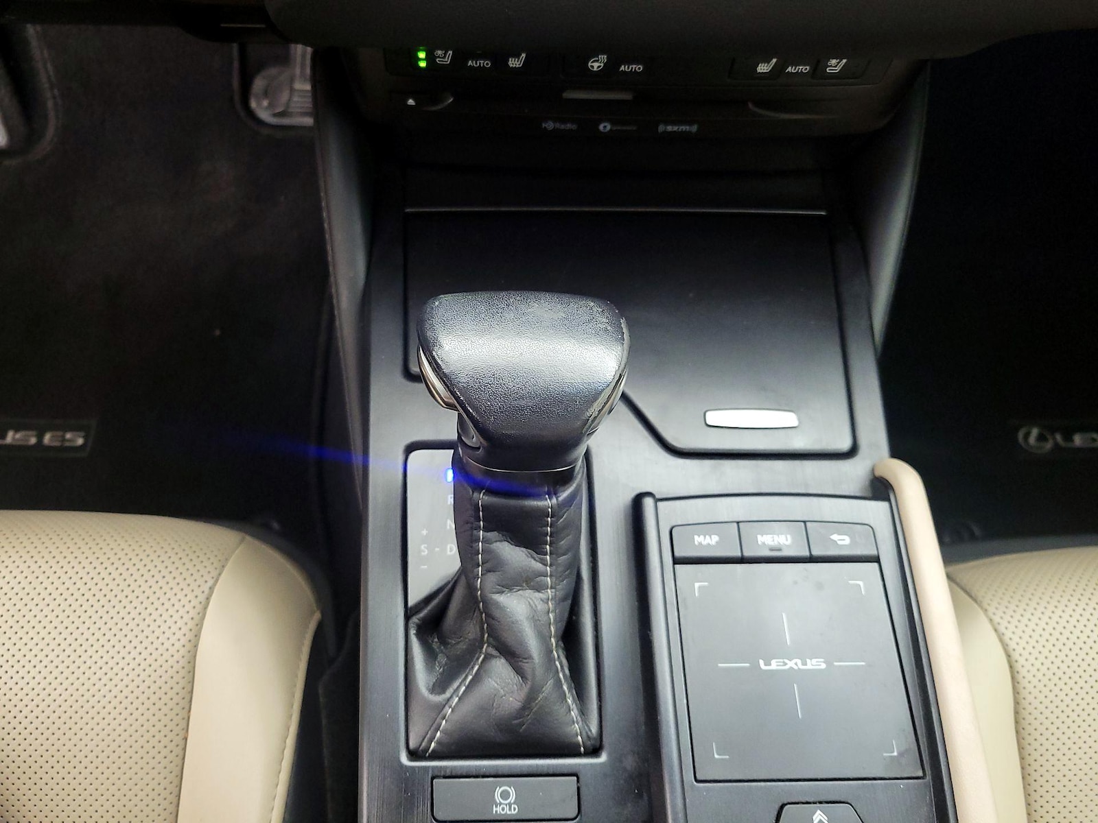 2021 Lexus ES 250 - Photo 19