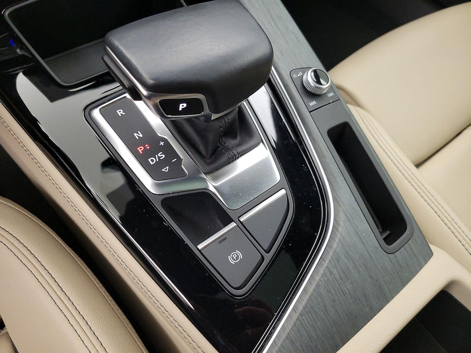 2022 Audi A4 Premium Plus - Photo 18