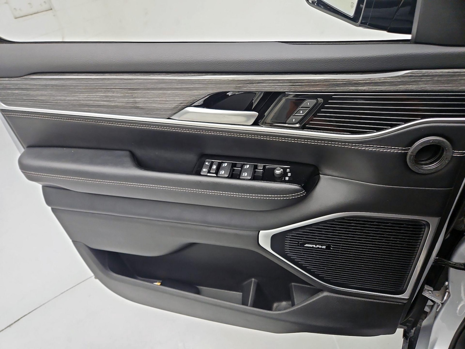 2022 Jeep Wagoneer Series II - Photo 13