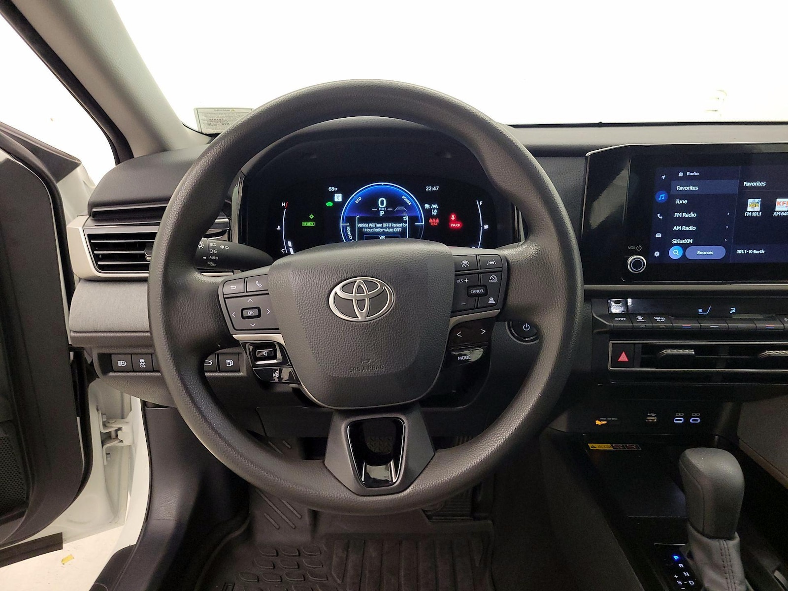 2025 Toyota Camry LE - Photo 11