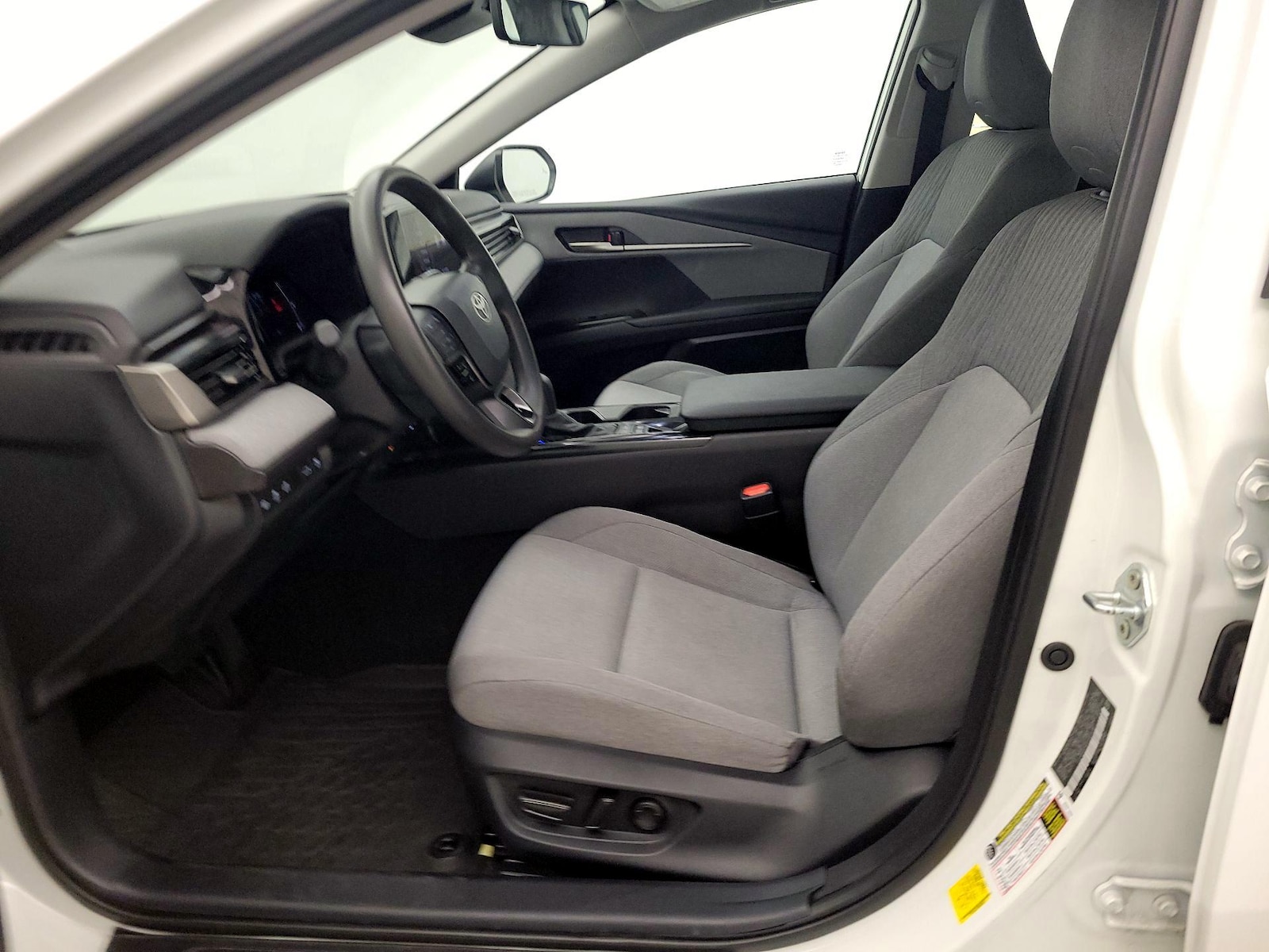 2025 Toyota Camry LE - Photo 12