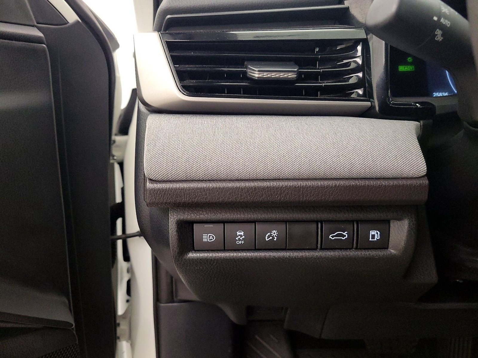 2025 Toyota Camry LE - Photo 14