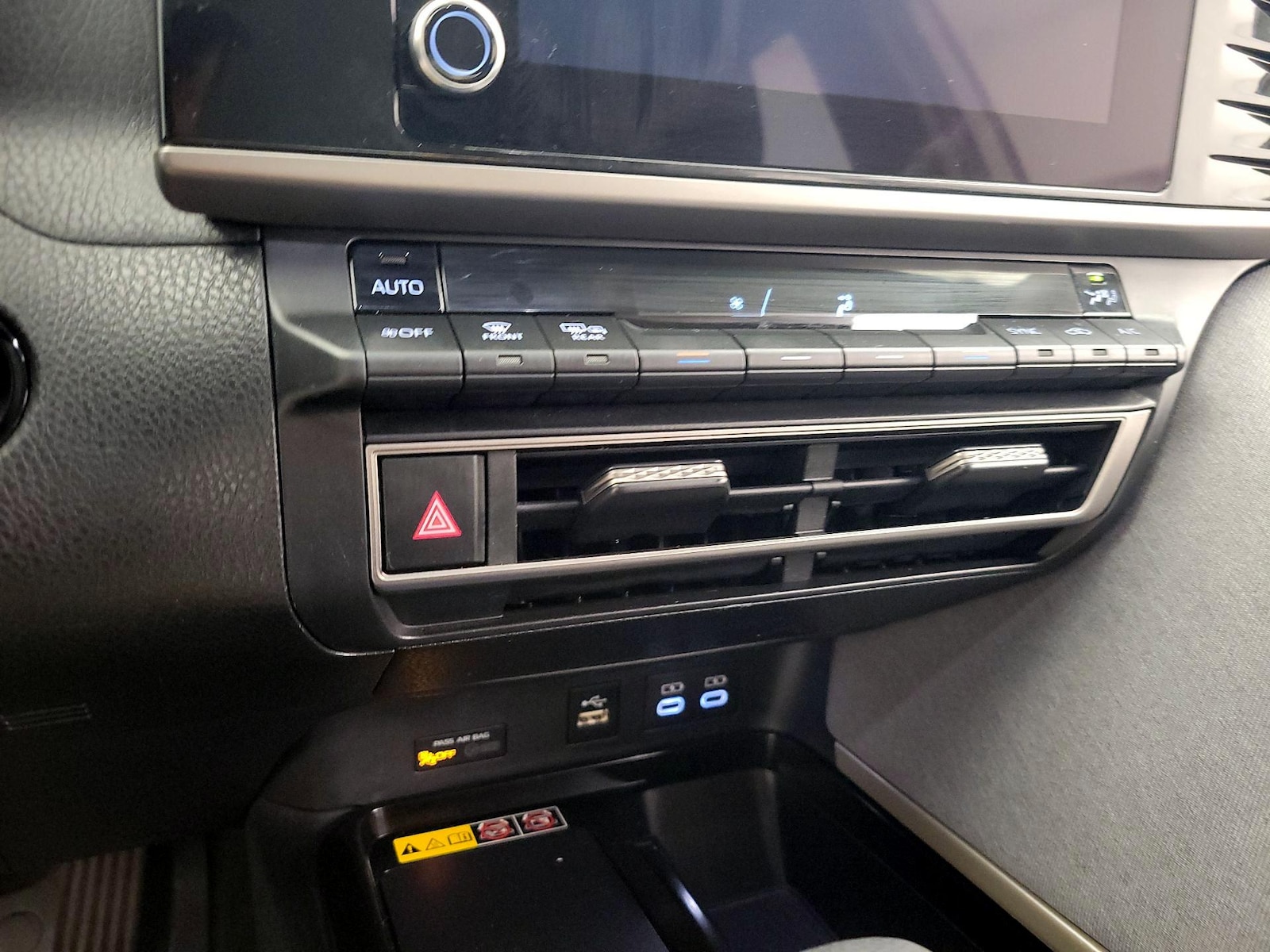 2025 Toyota Camry LE - Photo 17