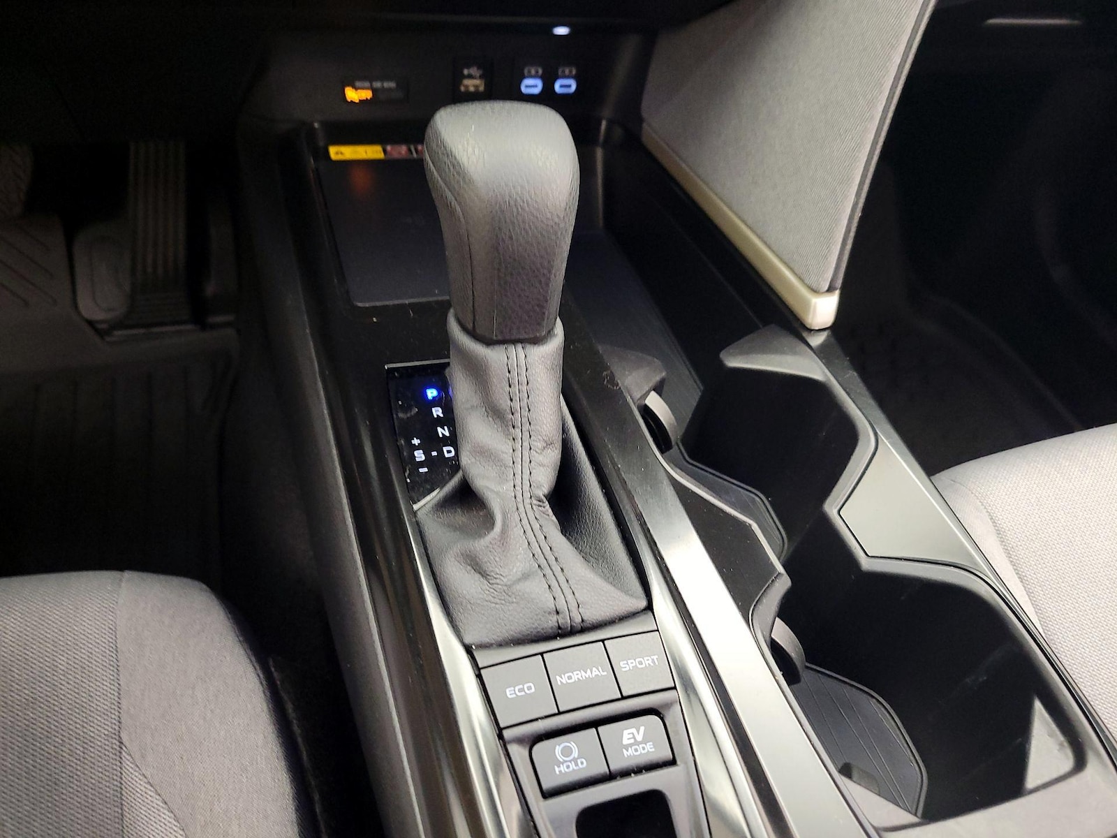 2025 Toyota Camry LE - Photo 18
