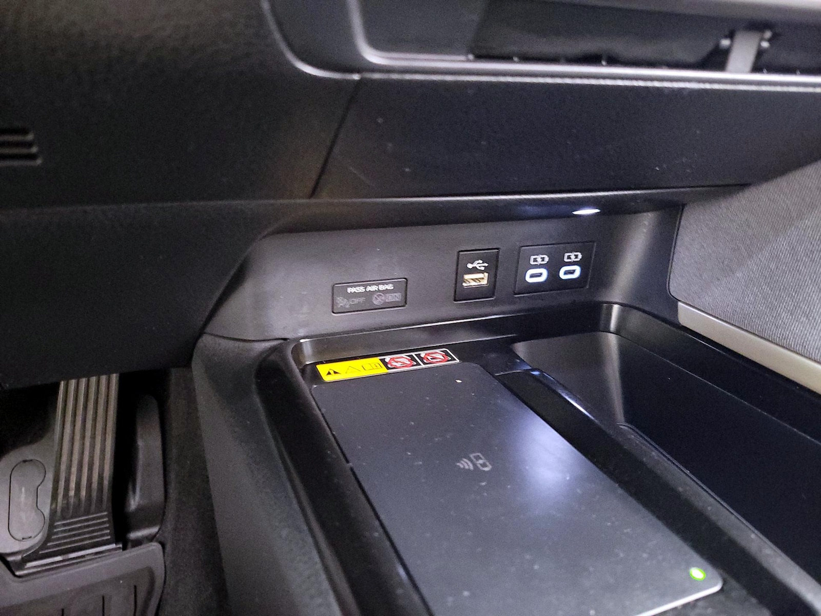 2025 Toyota Camry LE - Photo 19