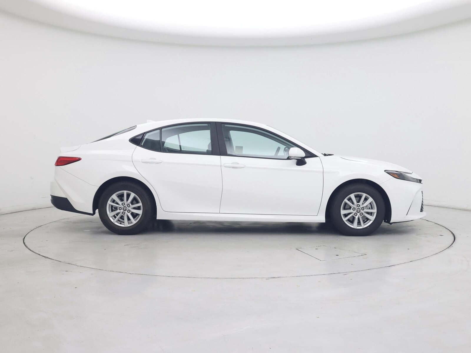 2025 Toyota Camry LE - Photo 8
