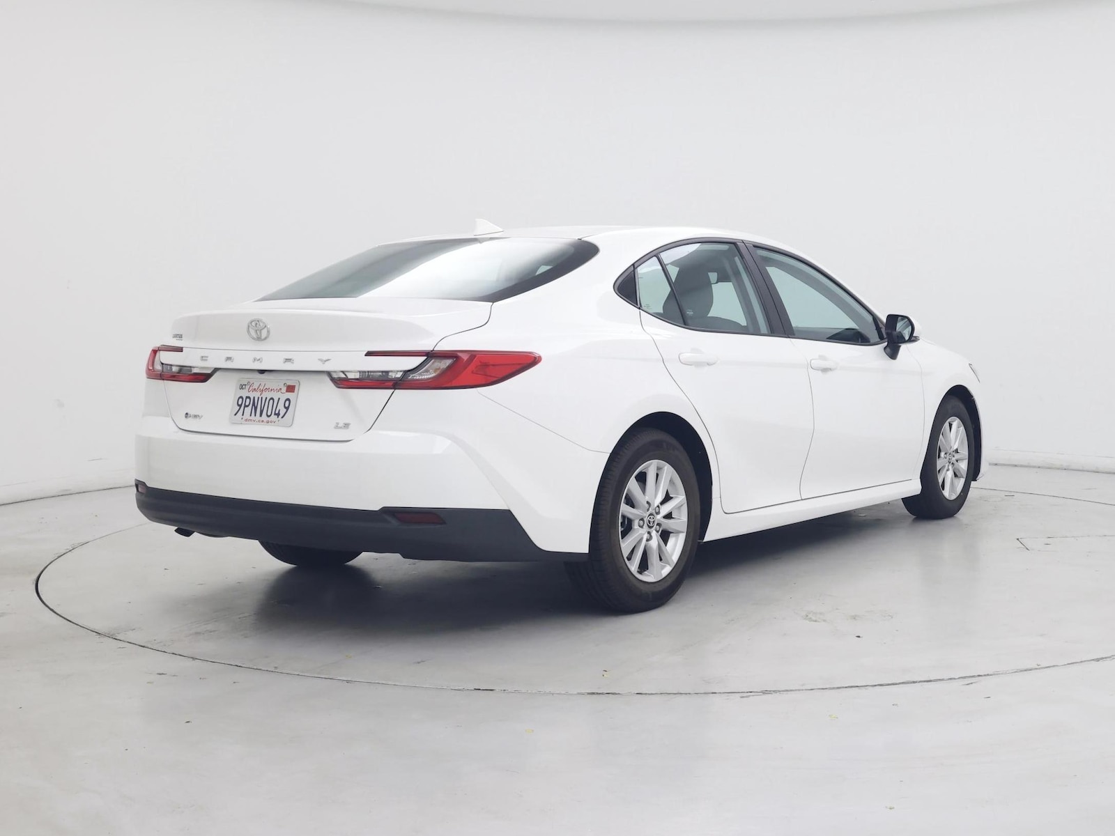 2025 Toyota Camry LE - Photo 9