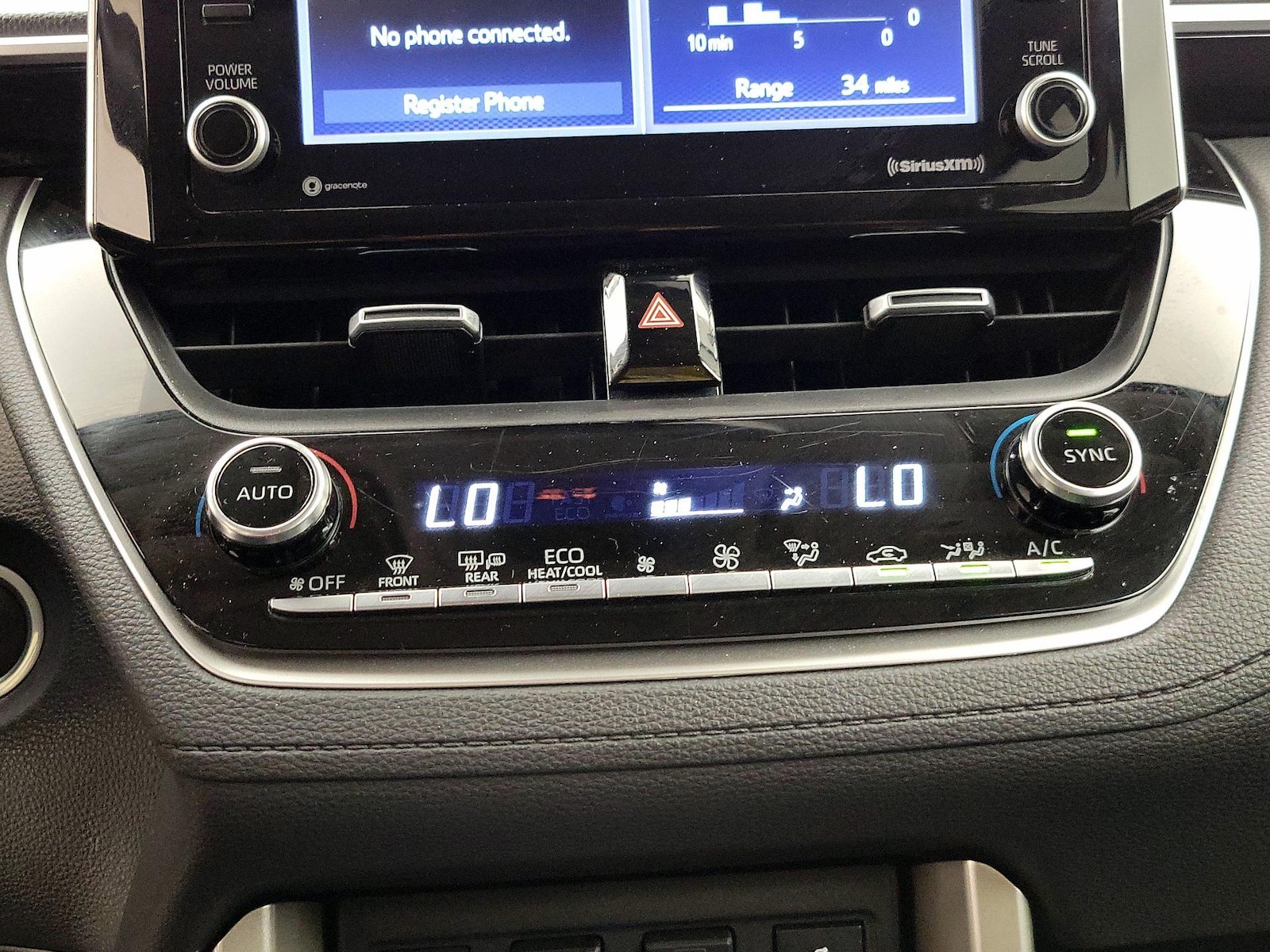 2022 Toyota Corolla Cross XLE - Photo 17
