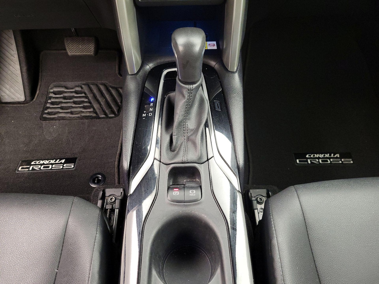 2022 Toyota Corolla Cross XLE - Photo 18